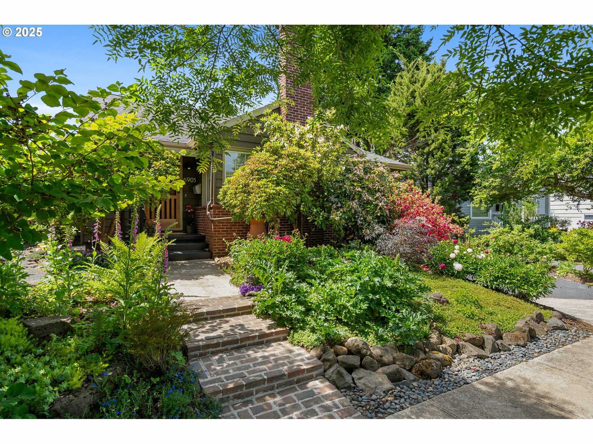 Property Photo: 6905 N Fenwick Ave OR 97217