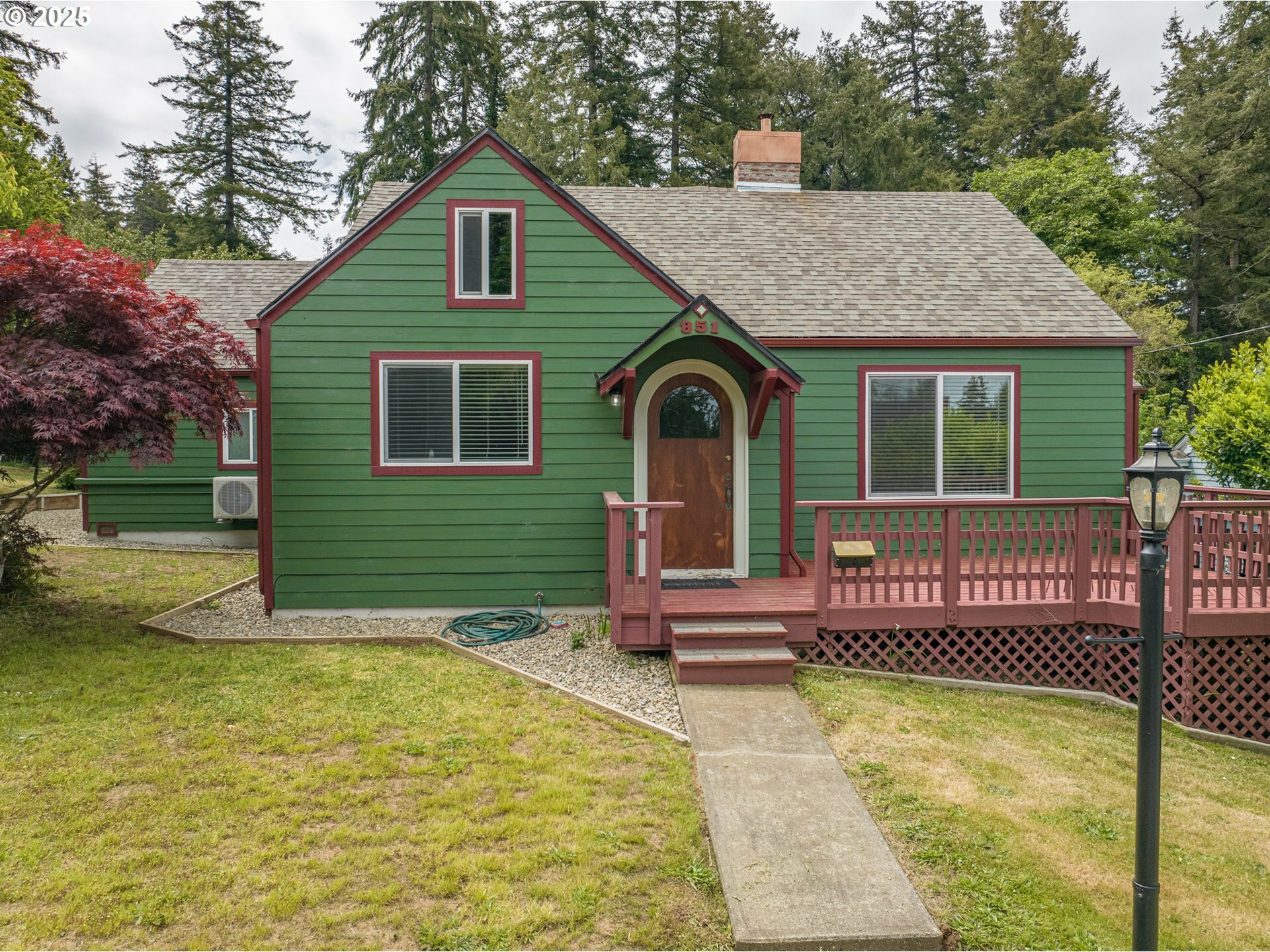 Property Photo: 851 S 1st Ave OR 97423