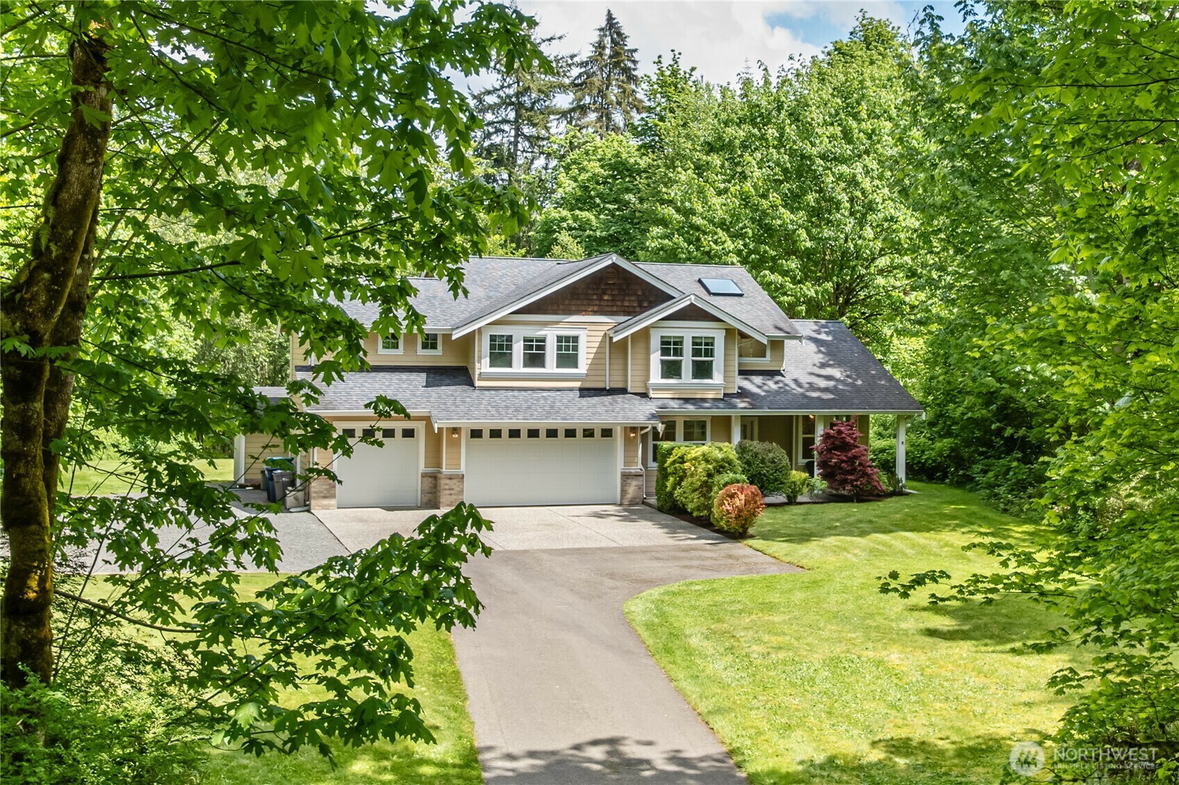 Property Photo: 5215 E Lake Bosworth Dr WA 98290