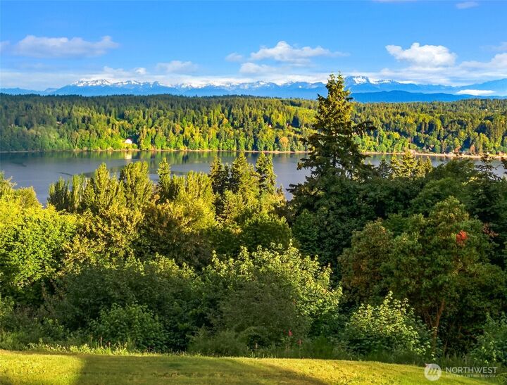 Property Photo:  18005  Thorsen Road SW  WA 98070 