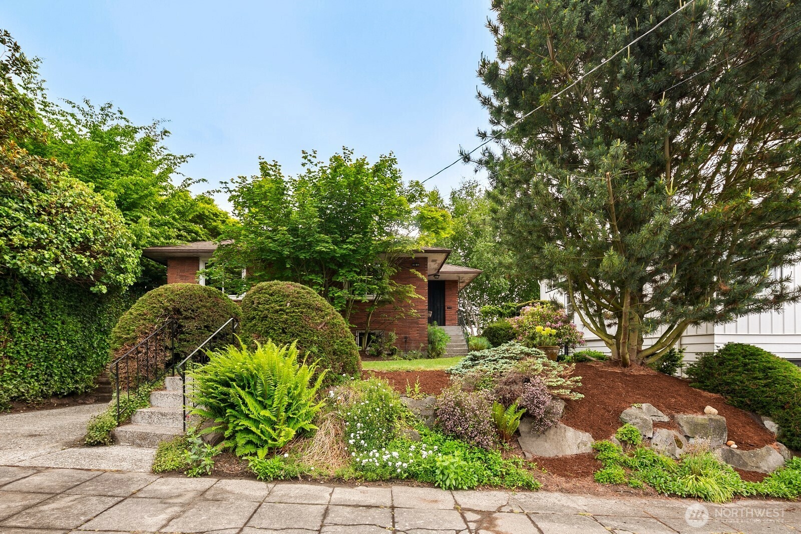 2811 W  Howe Street  Seattle WA 98199 photo