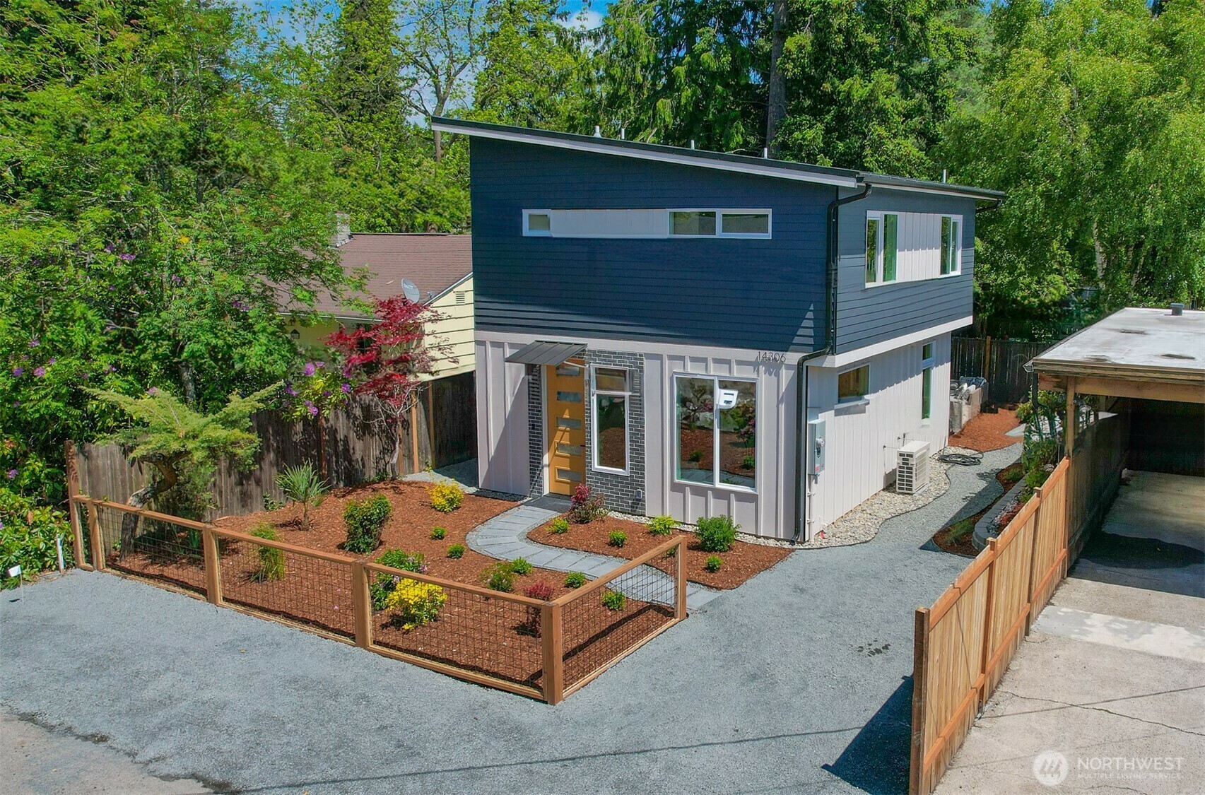 Property Photo:  14306  Dayton Avenue N  WA 98133 