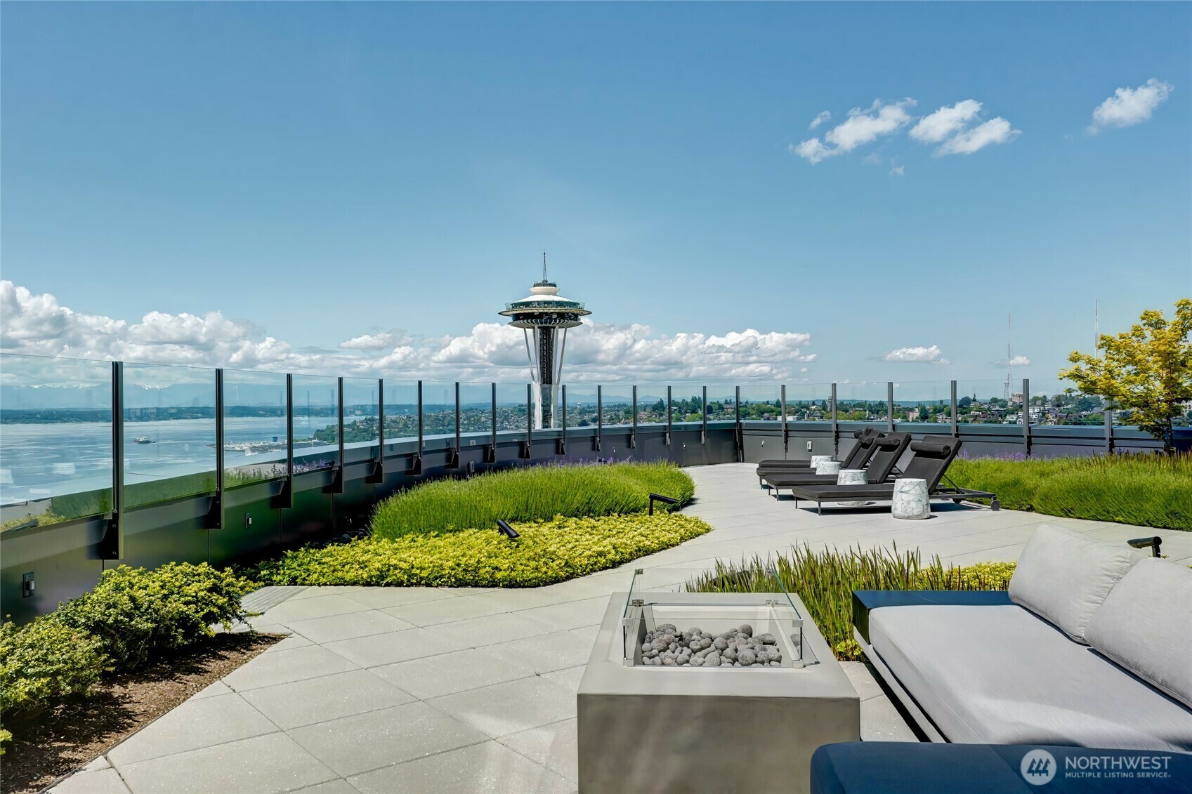 Property Photo:  2510  6th Avenue 2003  WA 98121 