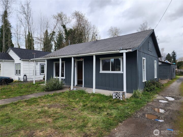 211 E Cherry Street  Centralia WA 98531 photo