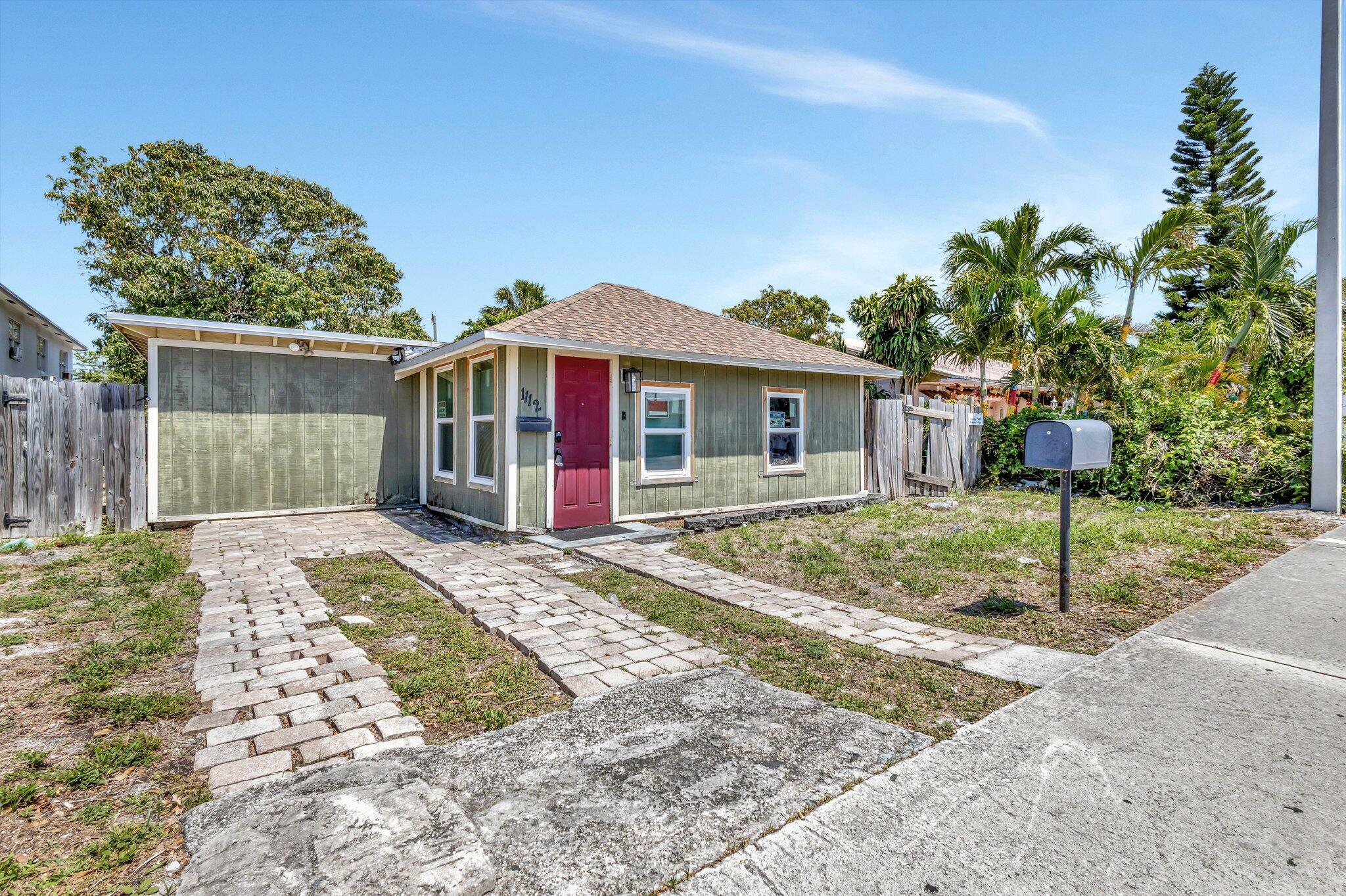 Property Photo: 1112 S K Street FL 33460
