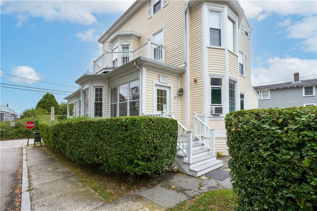 26 Cliff Avenue 4  Newport RI 02840 photo