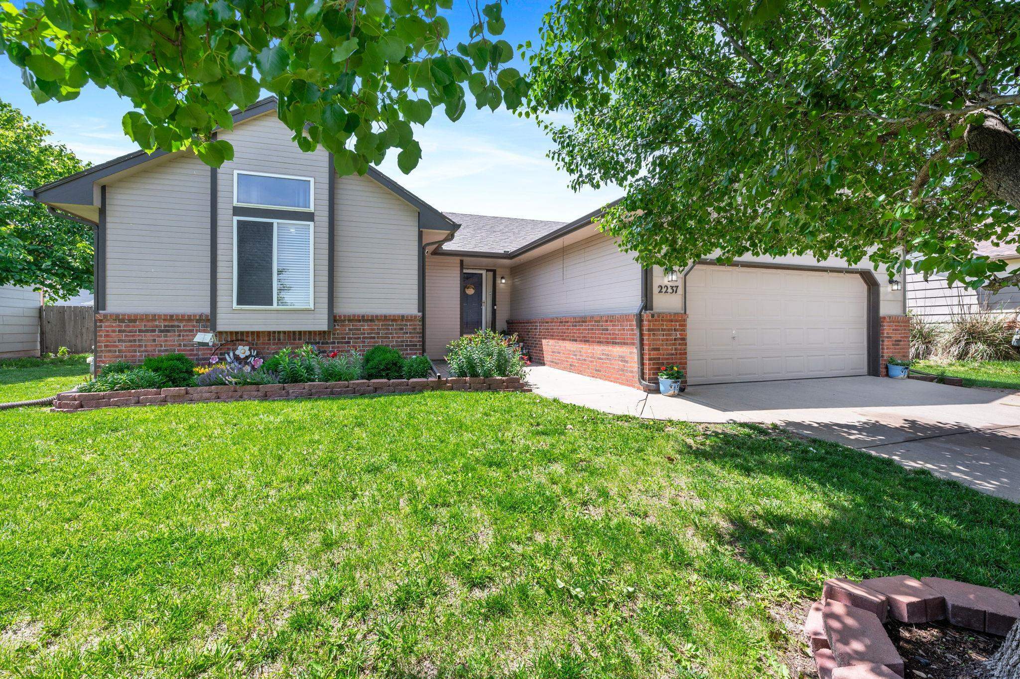 Property Photo: 2237 S Parkridge KS 67209