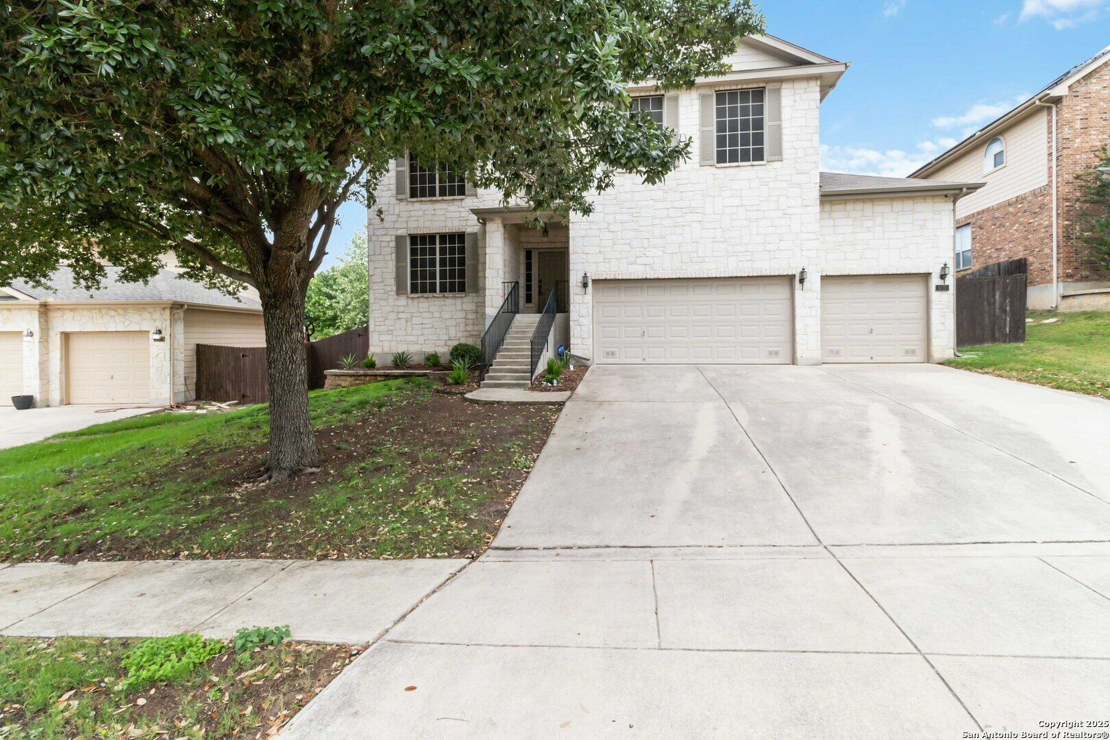 Property Photo: 10111 Arabian Hill TX 78254