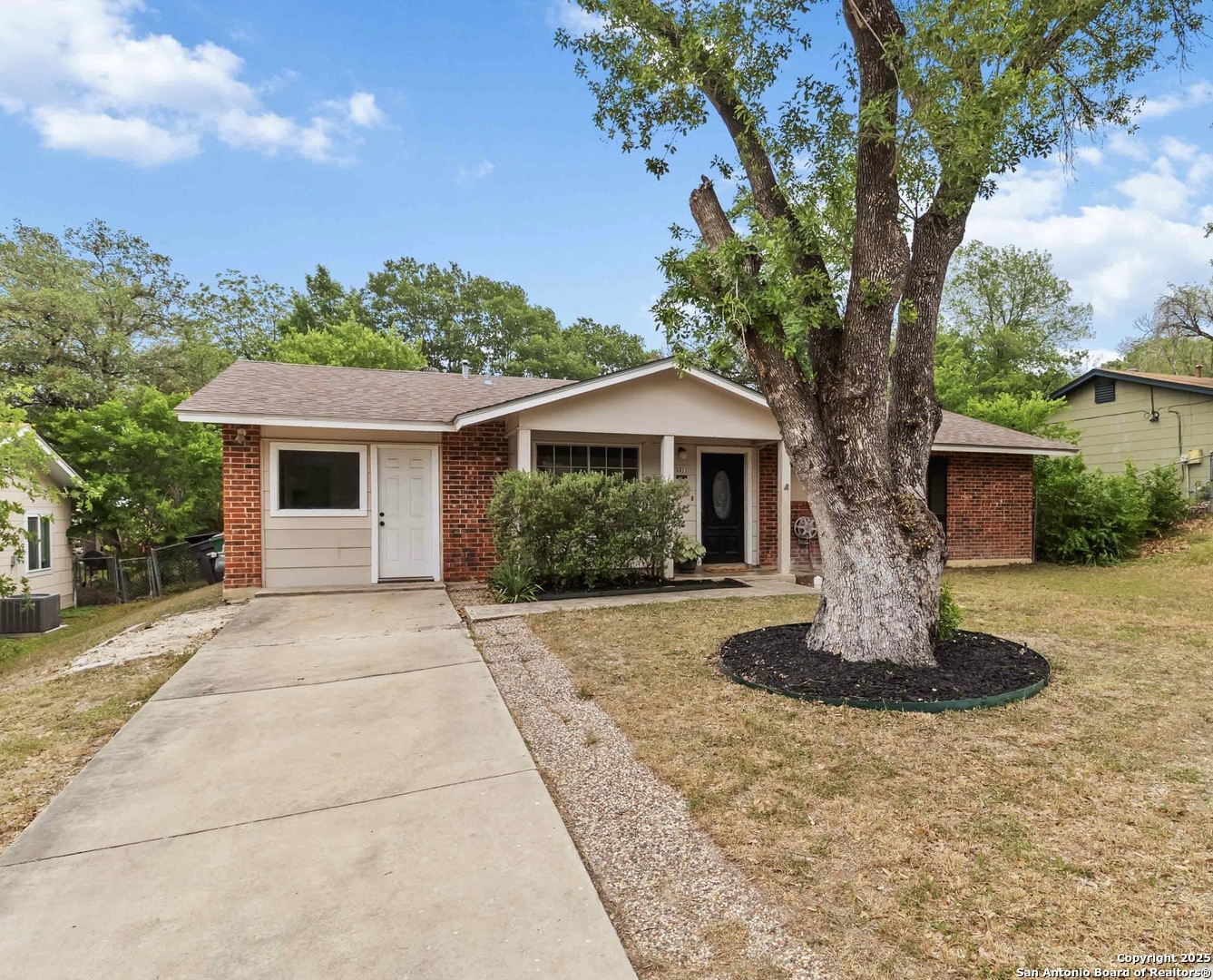 Property Photo: 4511 Avenida Prima TX 78233