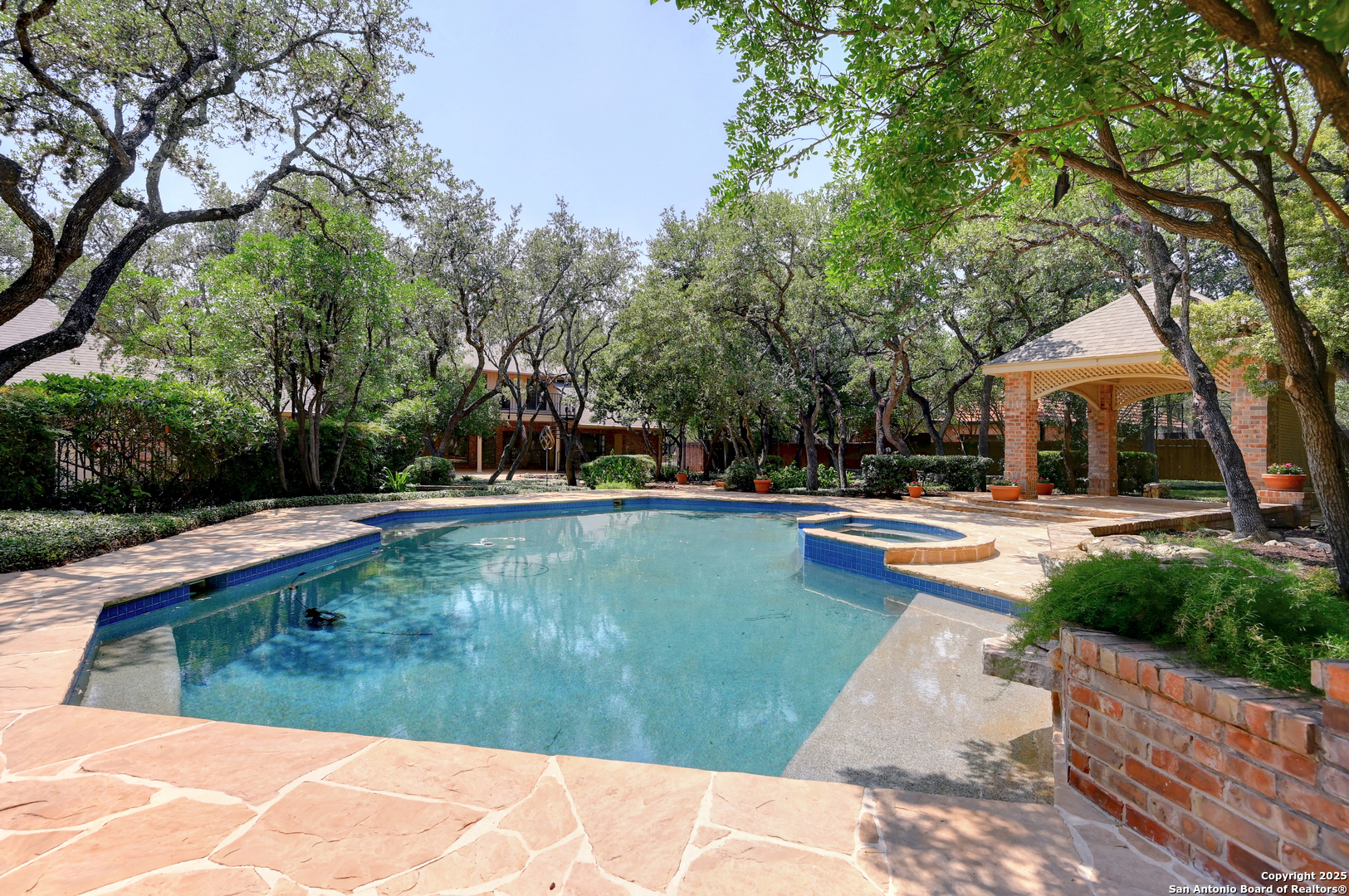 Property Photo: 414 Happy Trail TX 78231