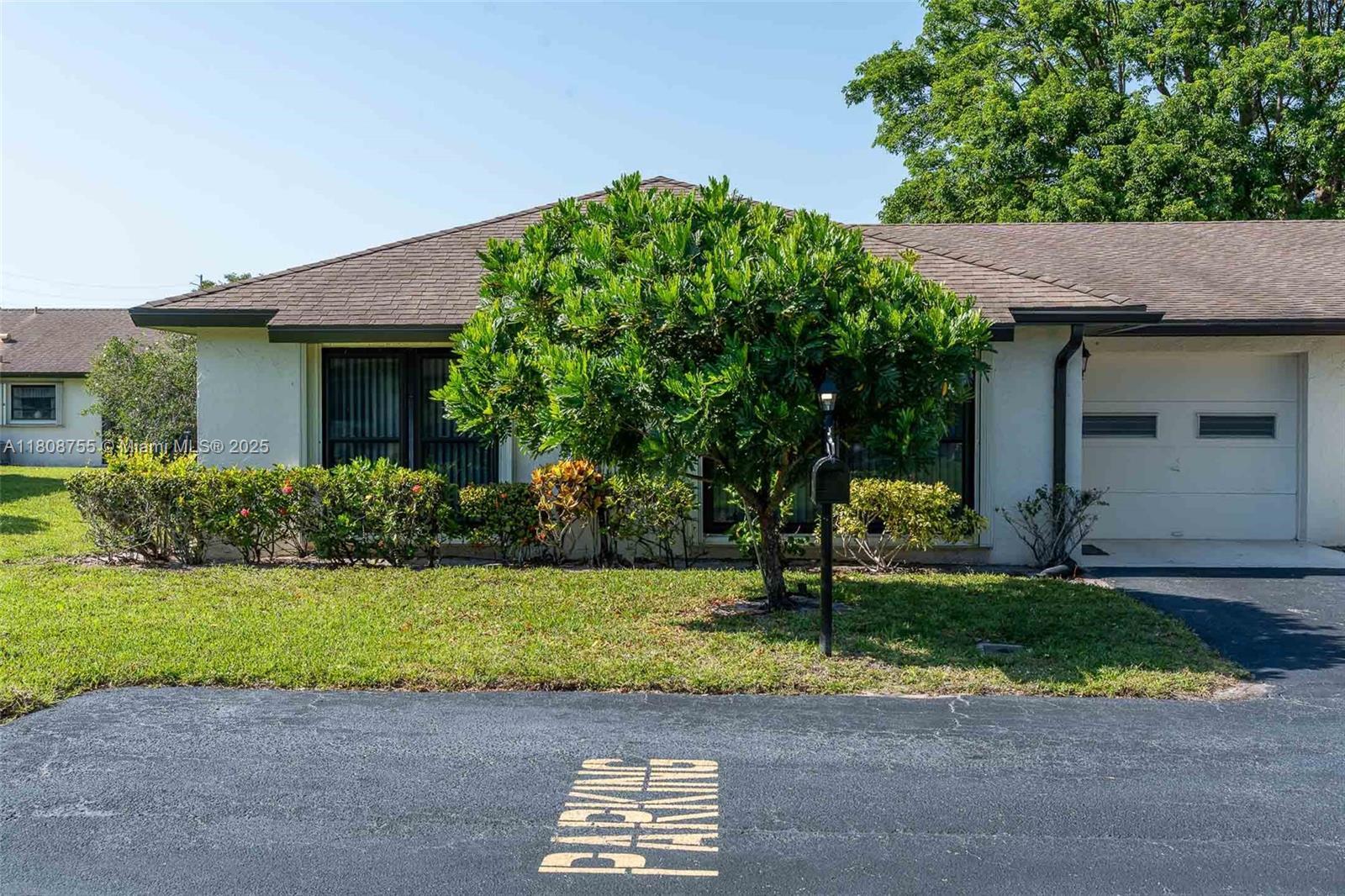 Property Photo: 10198 Dovewood Ln A FL 33436
