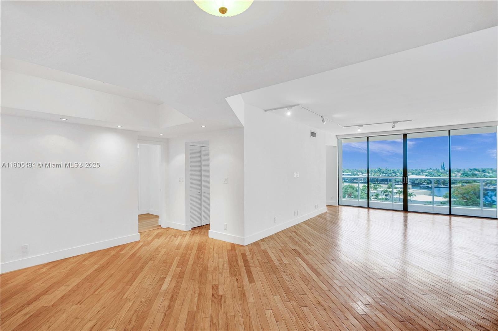 Property Photo: 20281 E Country Club Dr 412 FL 33180
