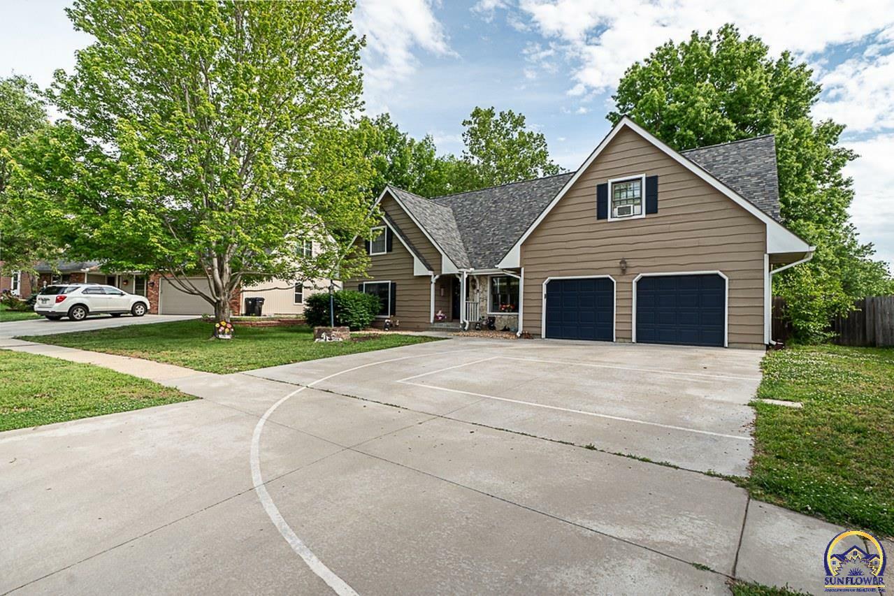 Property Photo:  2418 SW Pepperwood Cir  KS 66614 