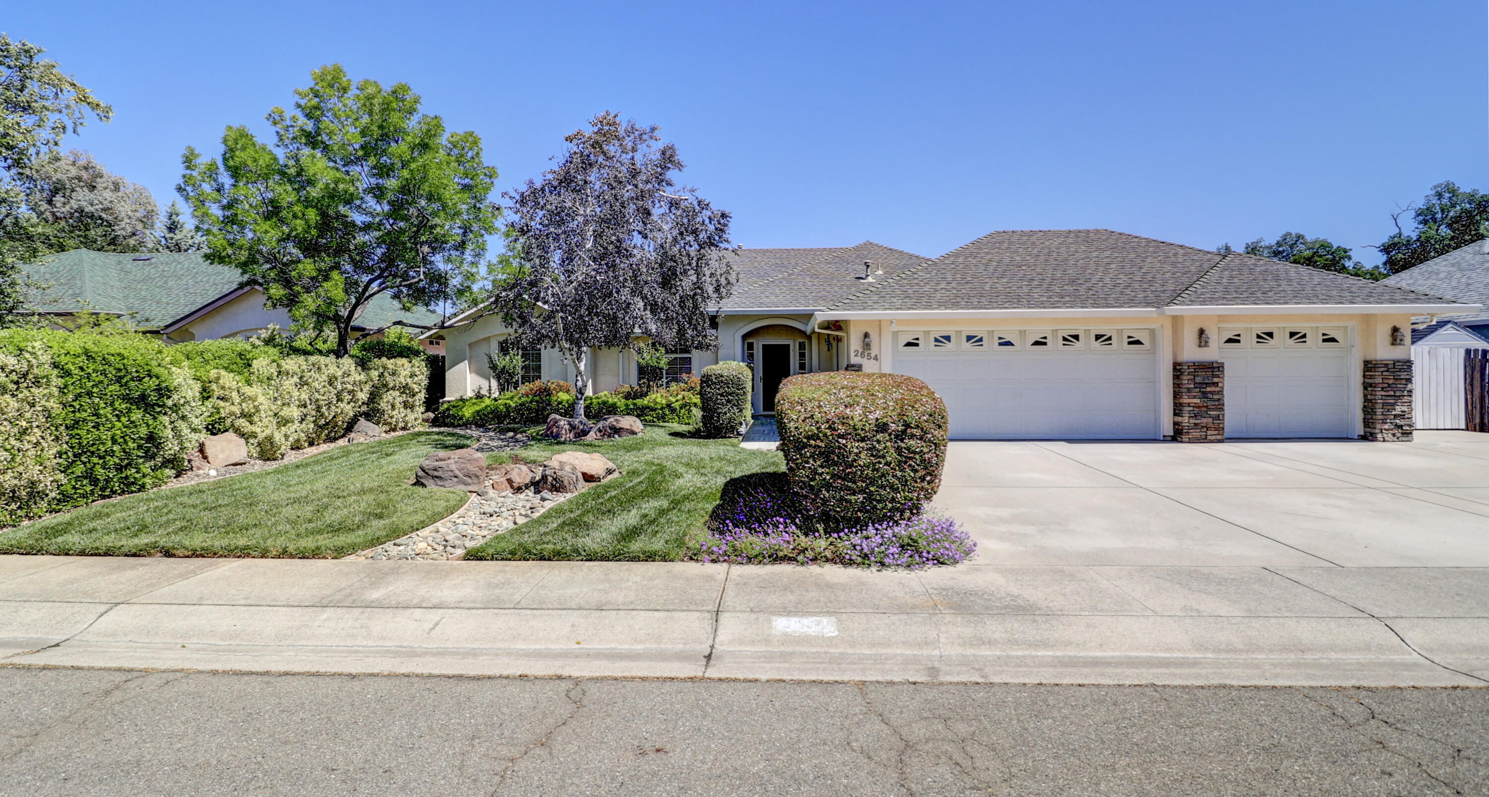Property Photo: 2654 Queens Way CA 96001