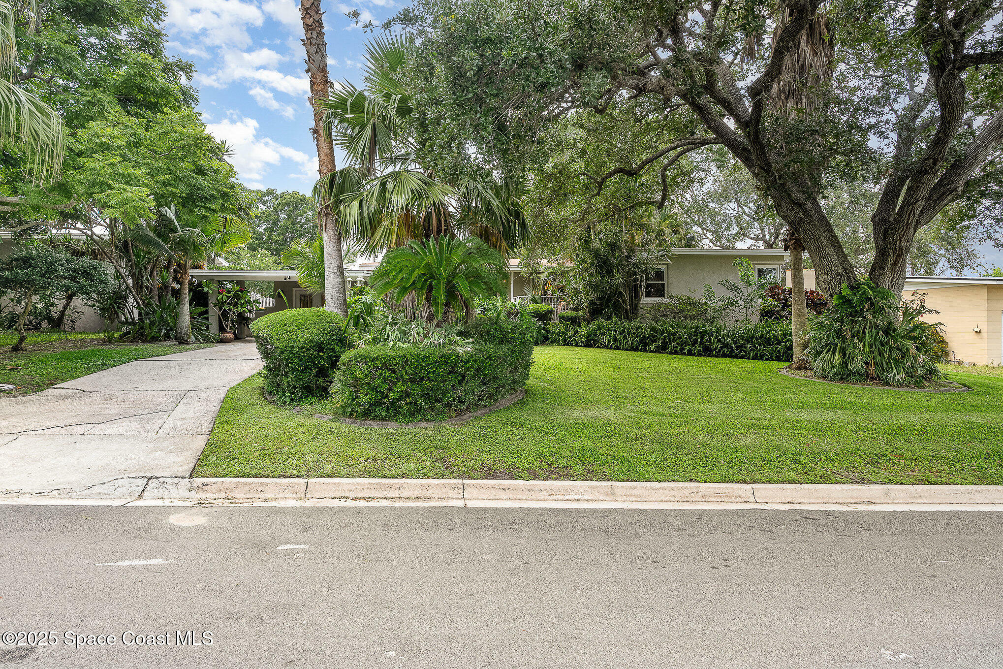 Property Photo: 118 S Indian Circle FL 32922