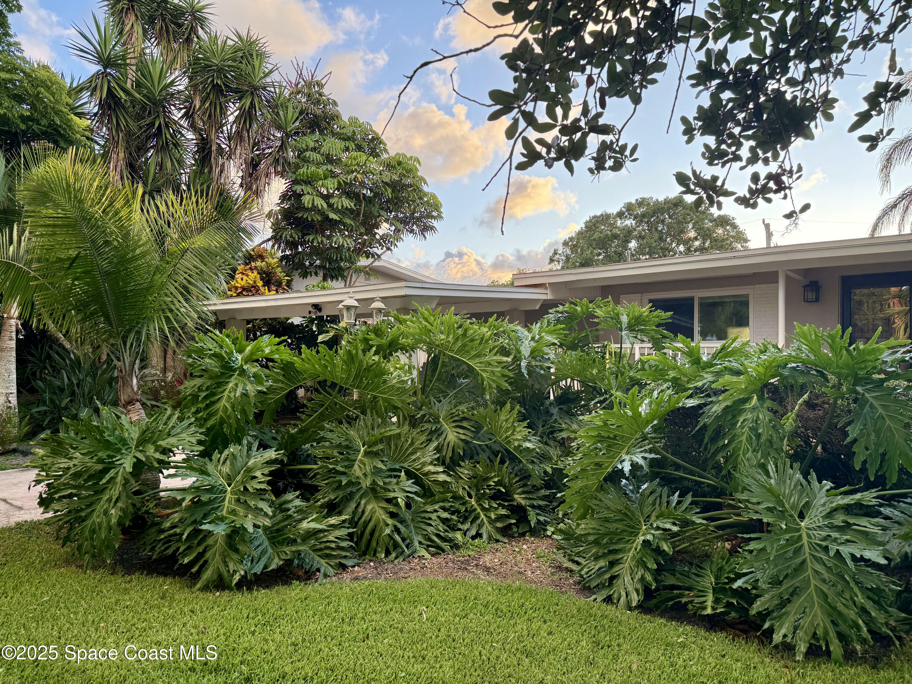Property Photo: 118 S Indian Circle FL 32922