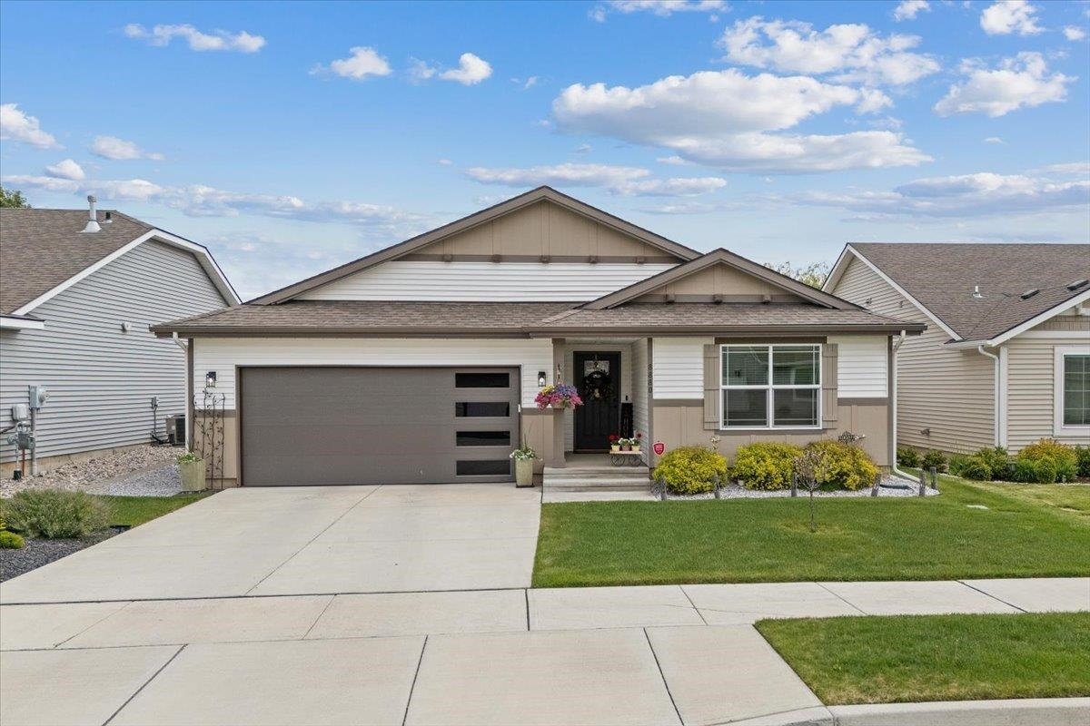 Property Photo: 8880 N Cheltenham Ct WA 99208