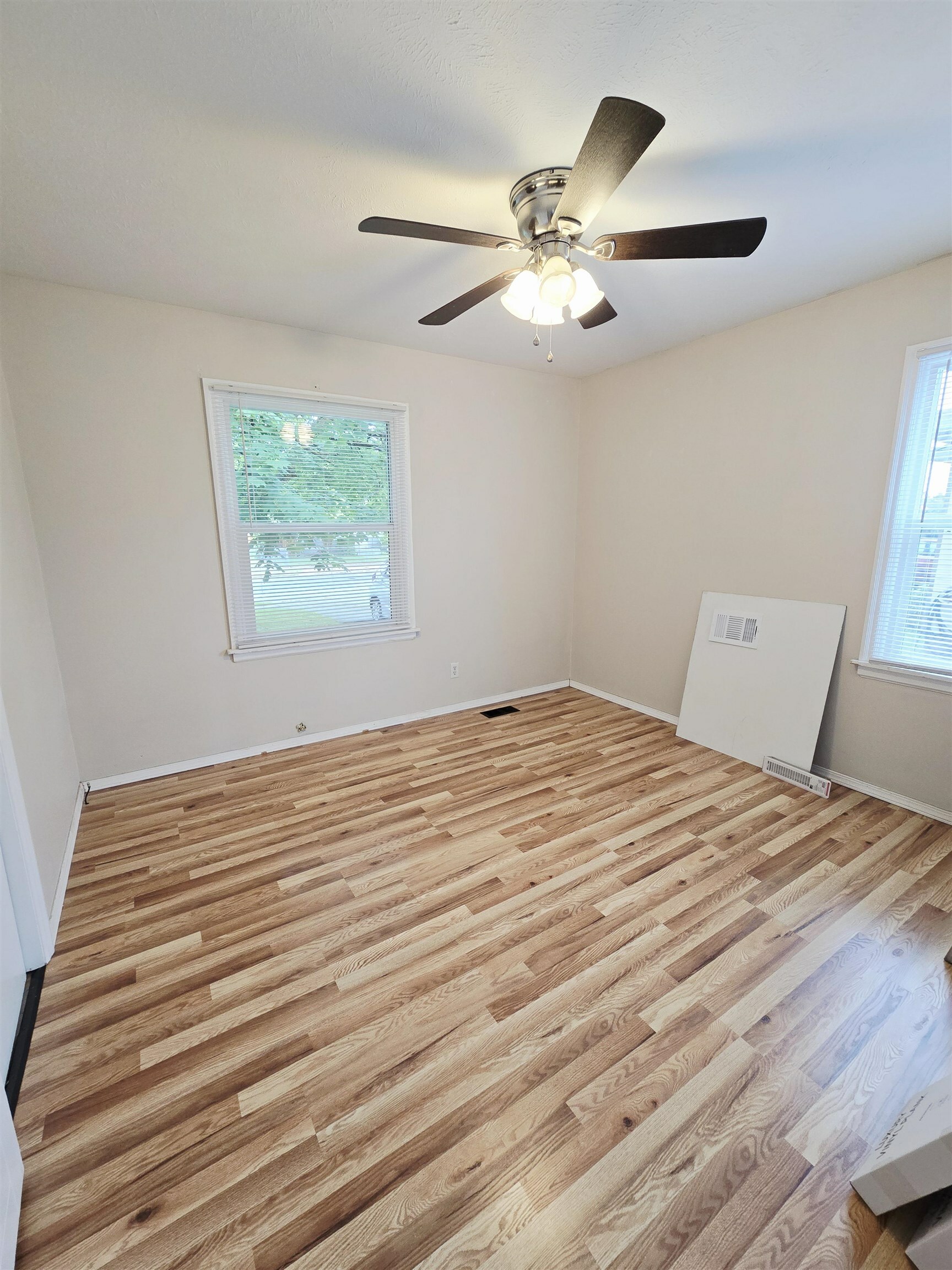 Property Photo: 1304 E Hoffman Ave WA 99207