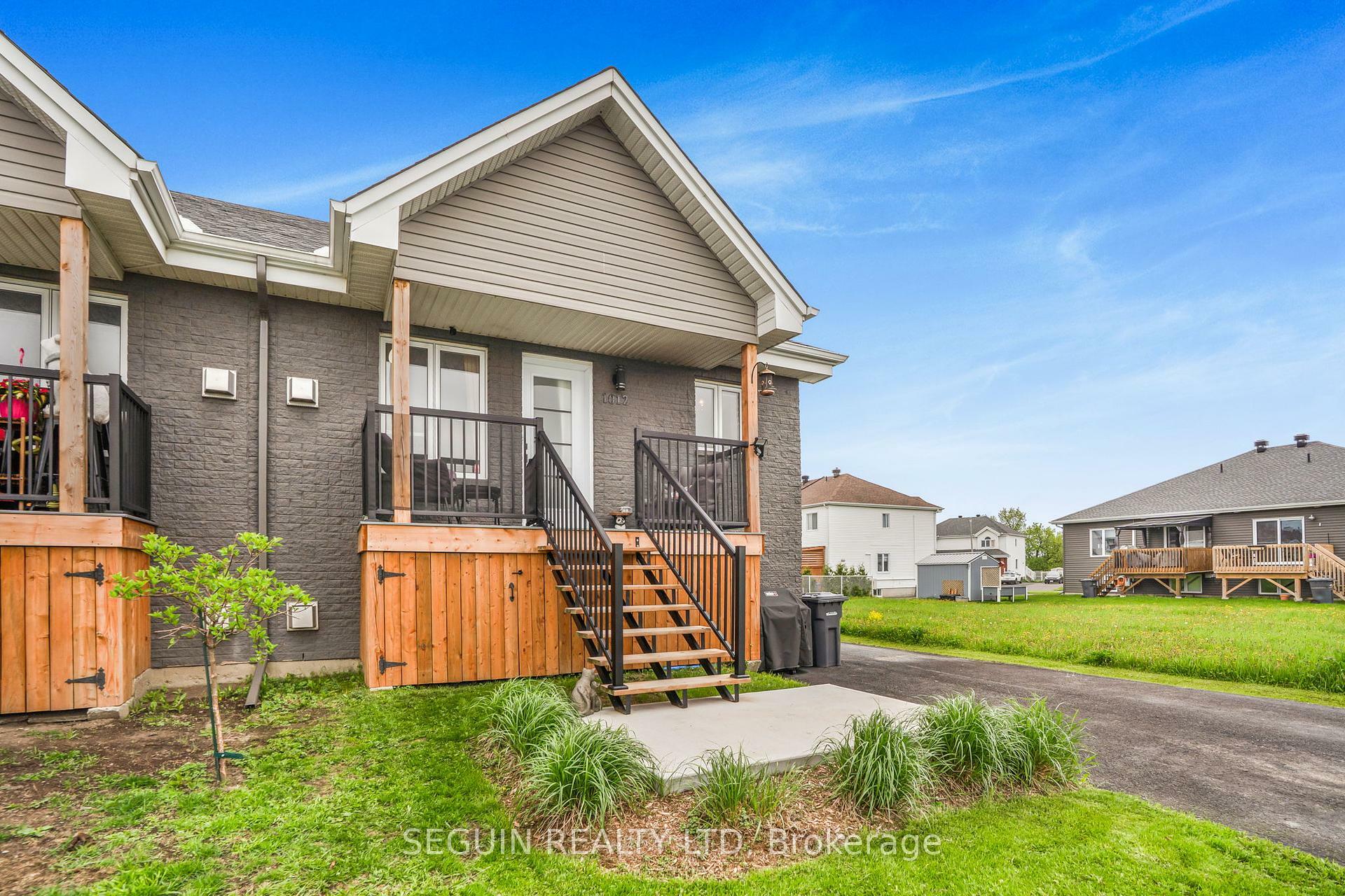 Property Photo: 1012 Jacynthe Street ON K6A 3V9