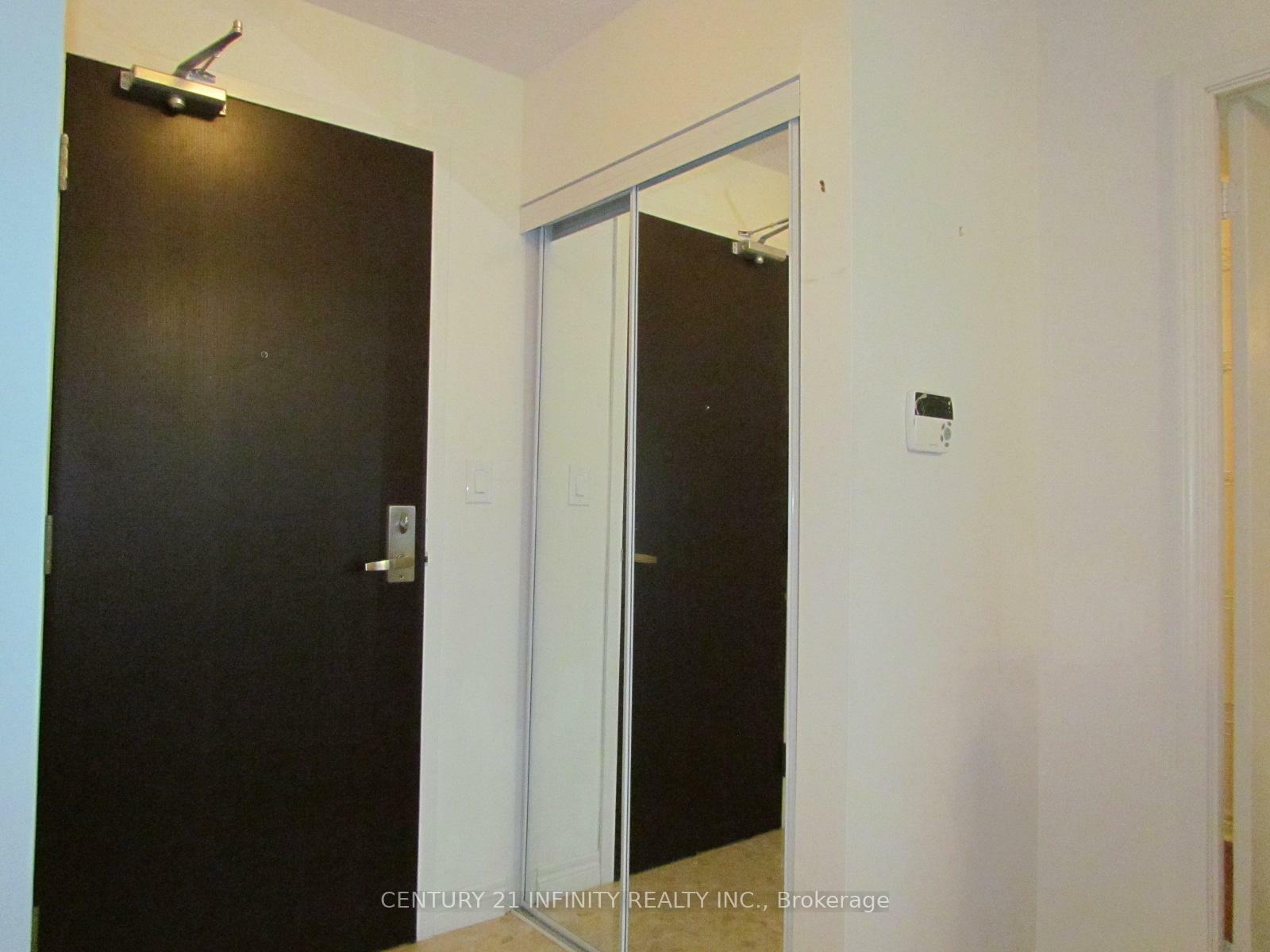 Photo de la propriété: 208 Enfield Place 2307 ON L5B 0G8