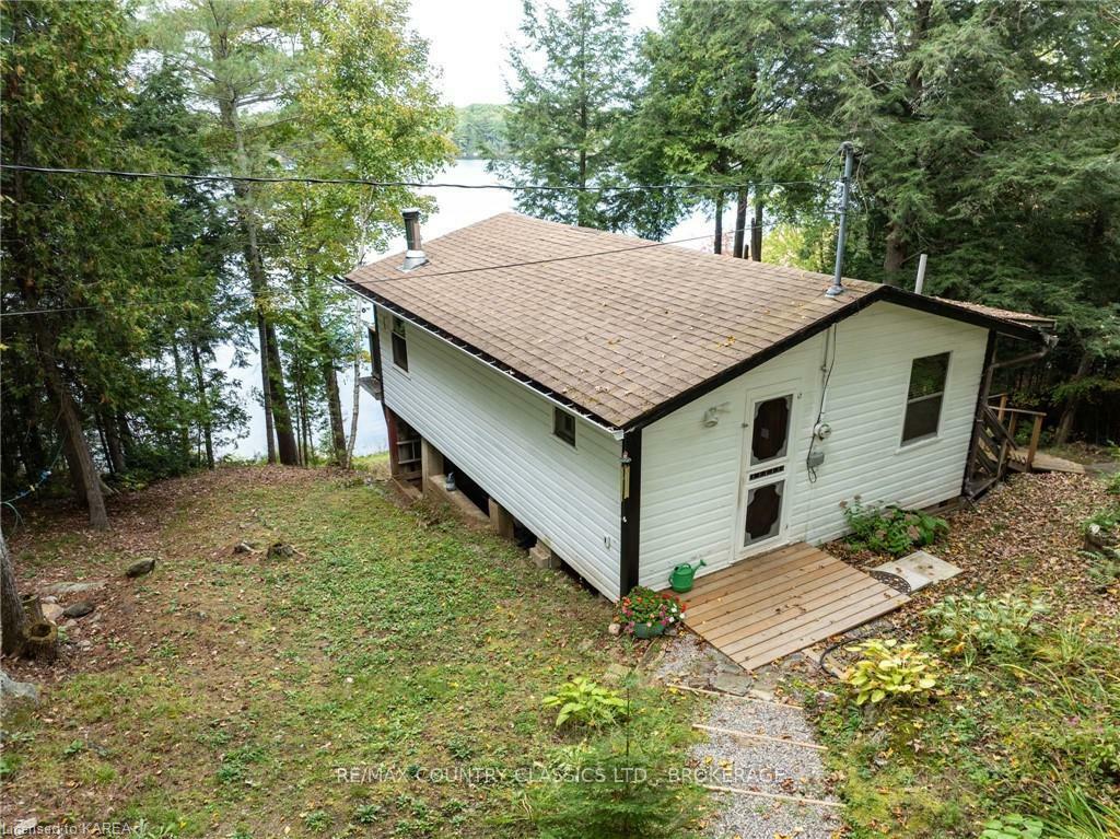 Property Photo: 1054 Earl Bay Lane ON K0H 1B0
