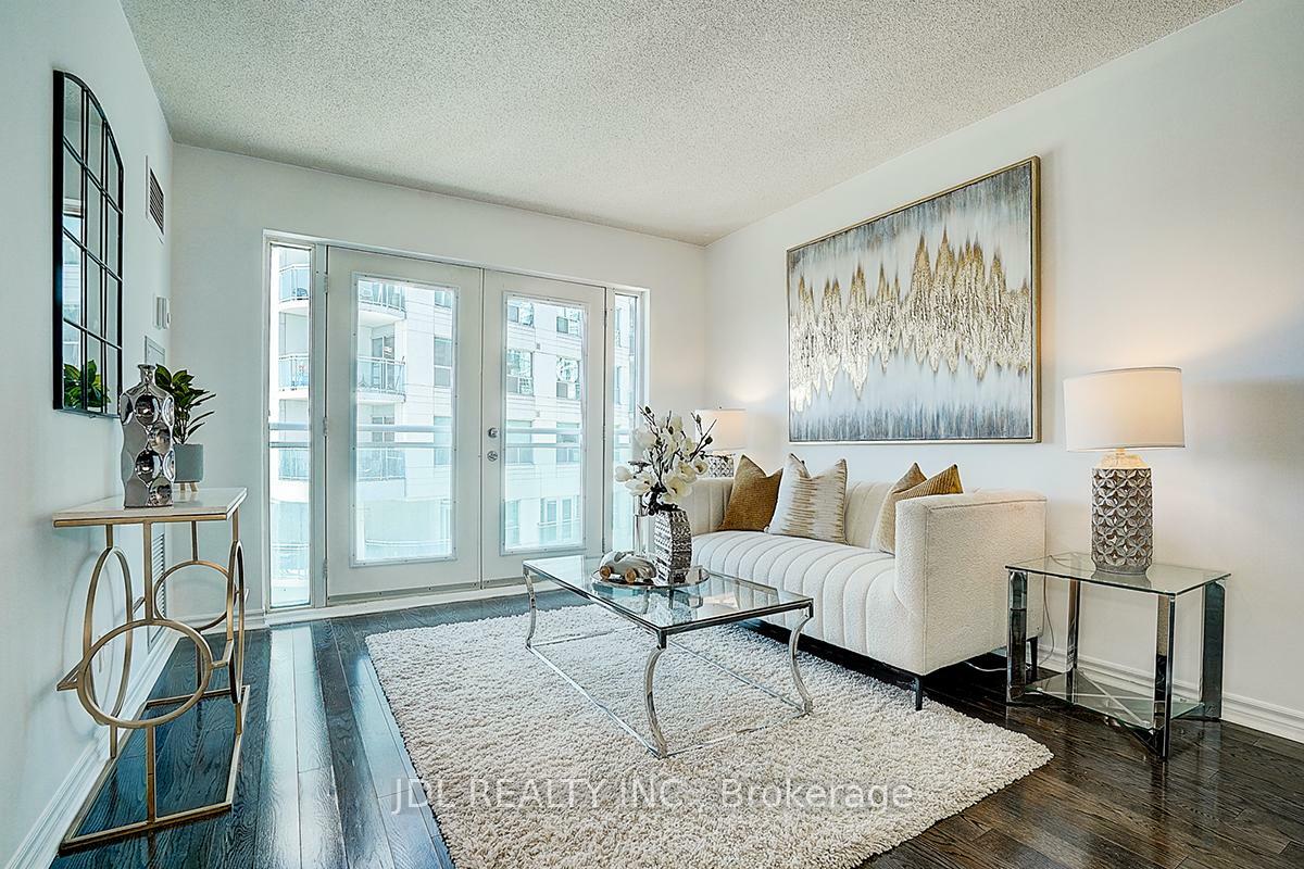 Property Photo: 600 Queens Quay W 711 ON M5V 3M3