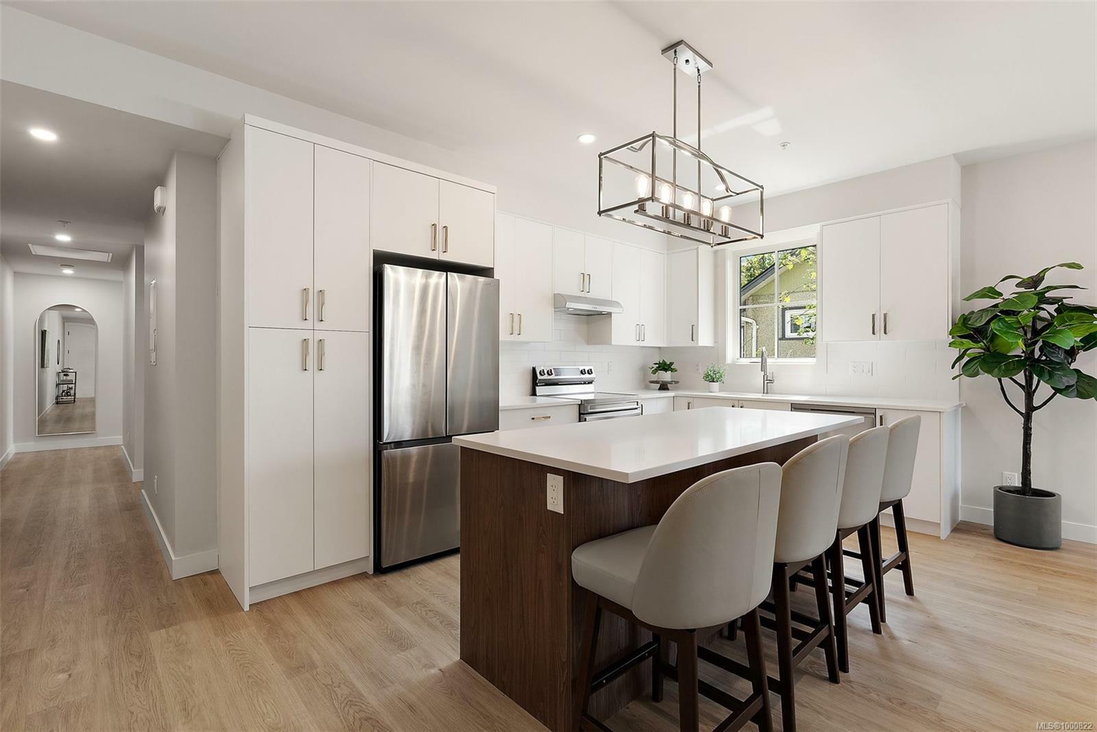 Property Photo: 483 South Joffre St 202 BC V9A 6C7