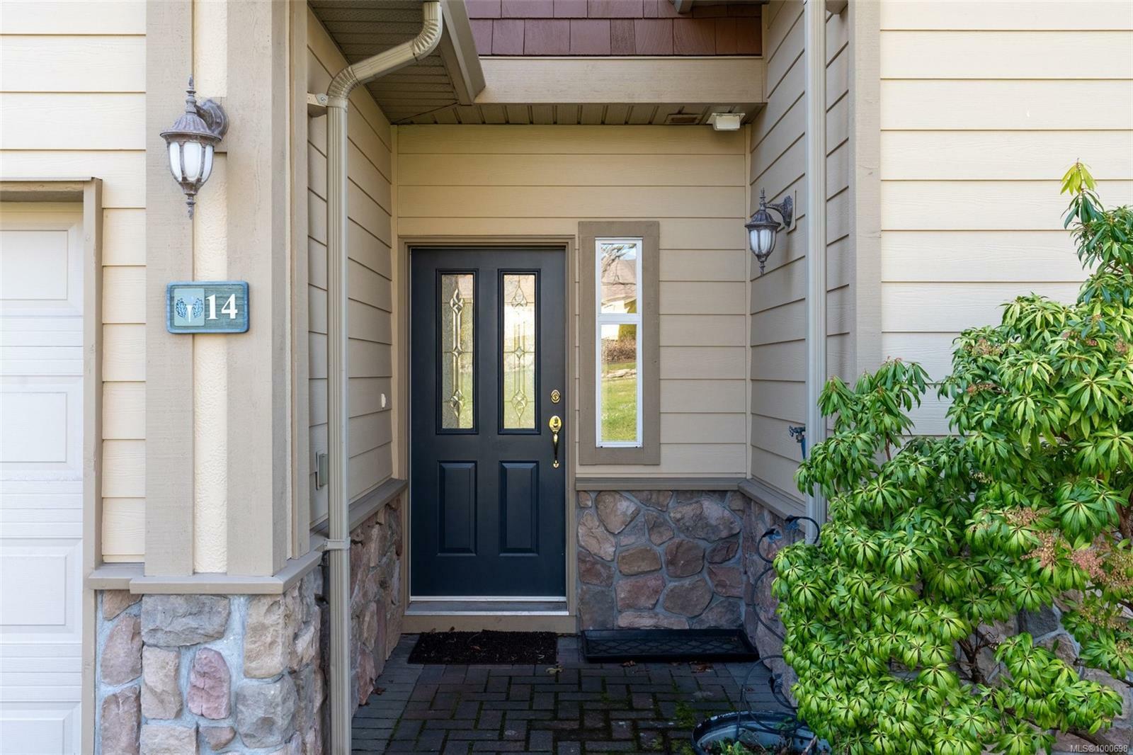Property Photo: 3281 Maplewood Rd 14 BC V8P 3M4
