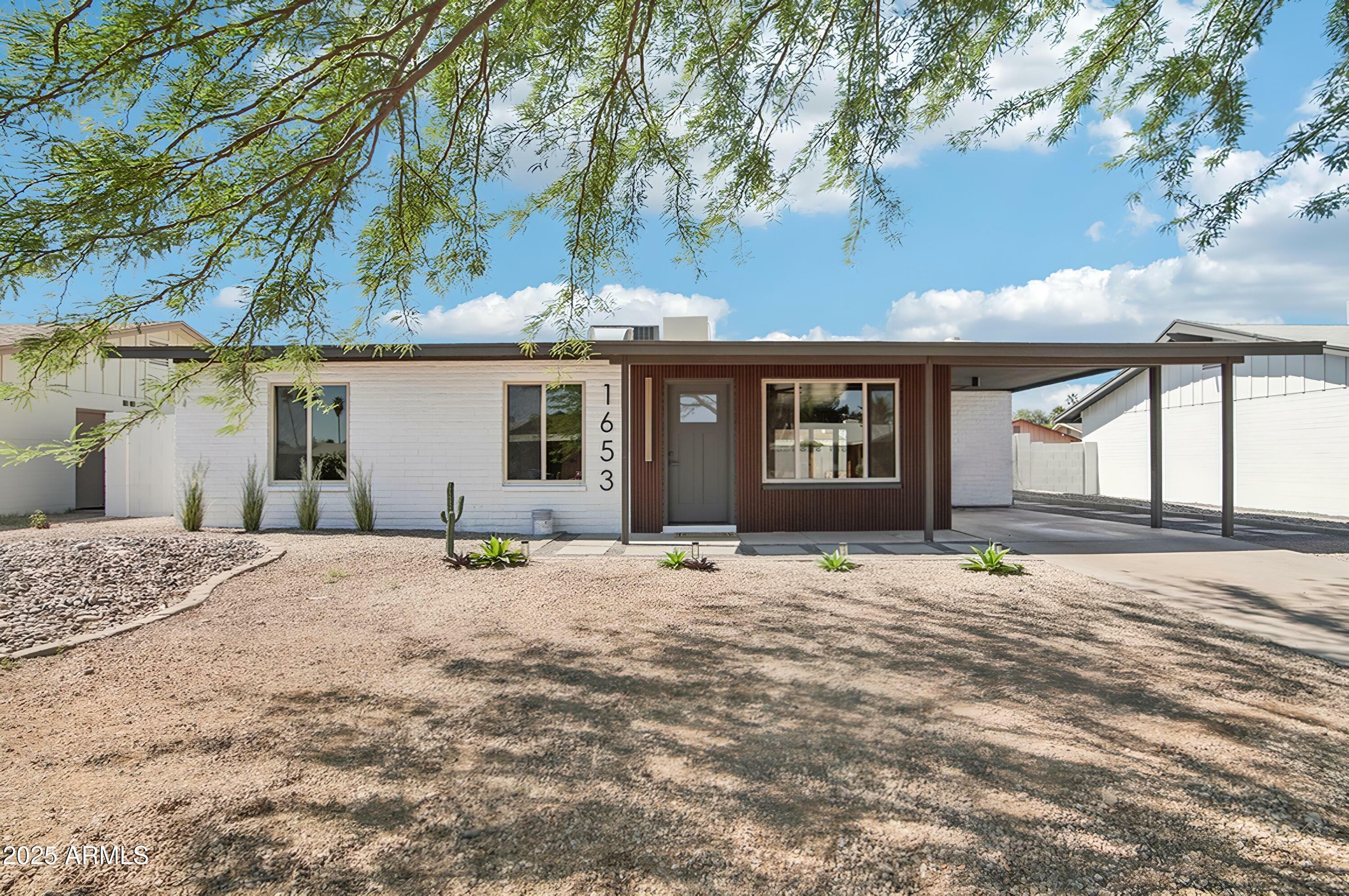 Property Photo: 1653 E Palmcroft Drive AZ 85282