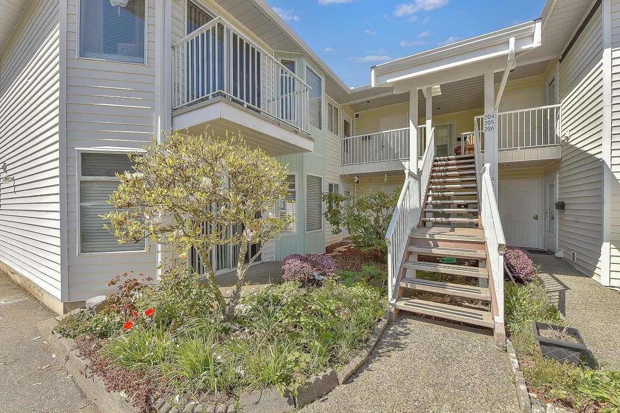 Property Photo: 7156 121 Street 204 BC V3W 0J6
