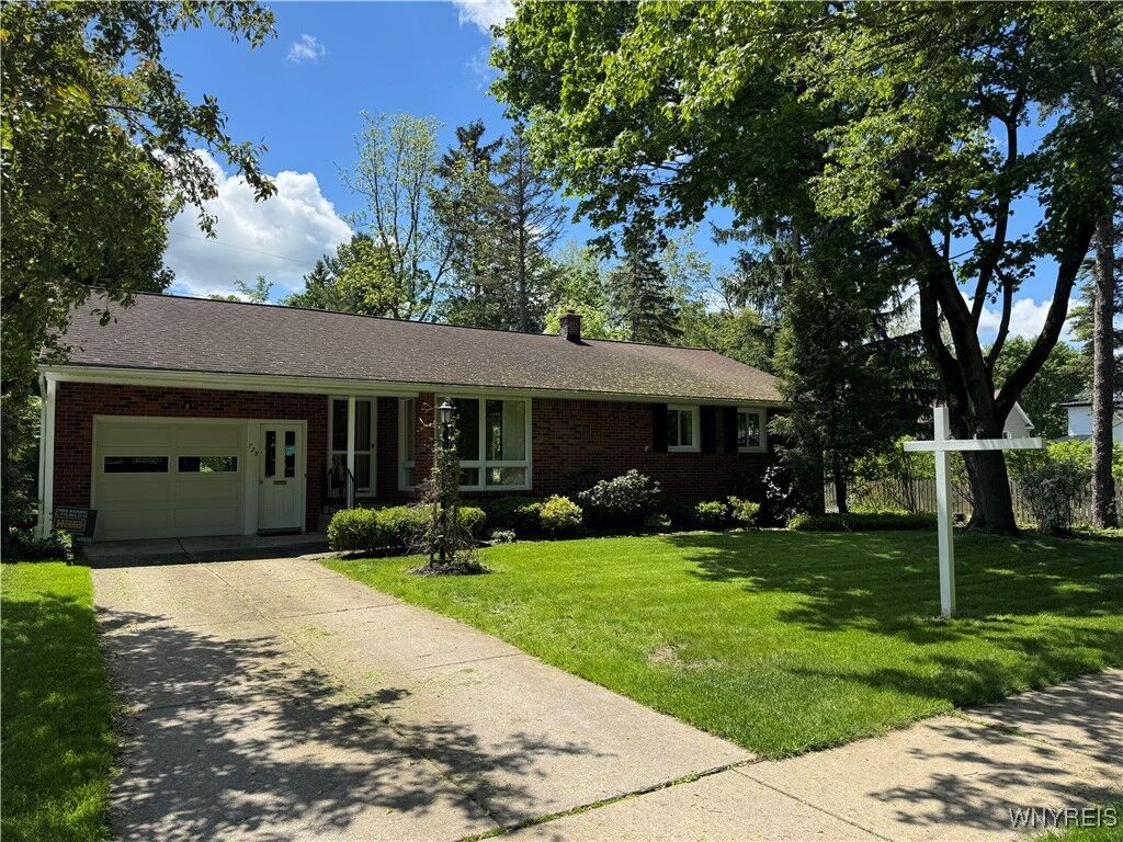 Property Photo:  725 Warren Drive  NY 14052 