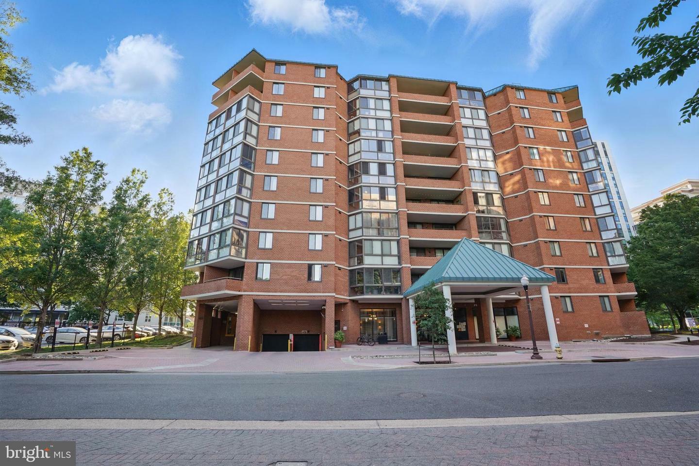 Property Photo: 1001 Randolph Street N 523 VA 22201
