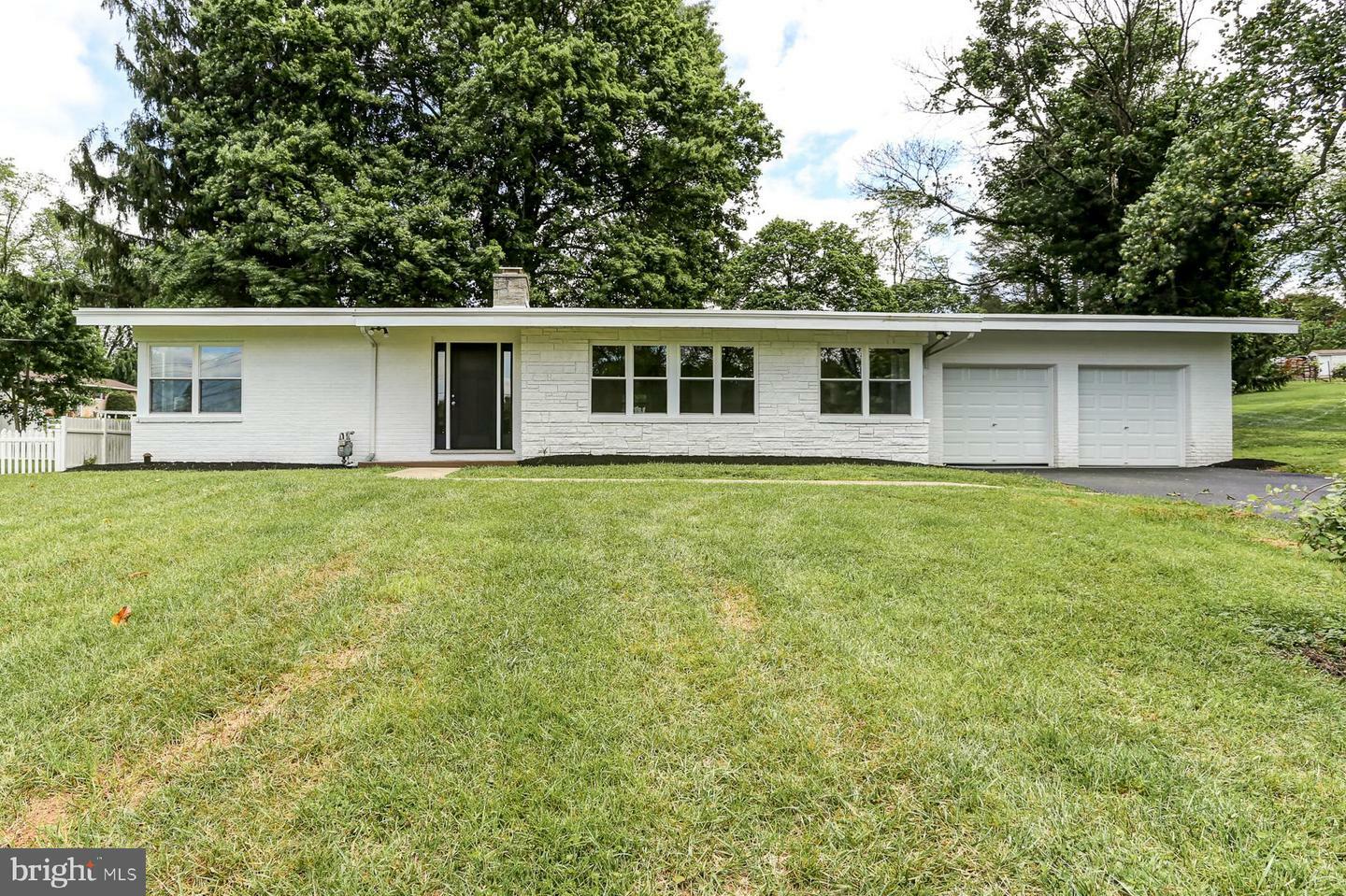 131 Country Club Road  Red Lion PA 17356 photo