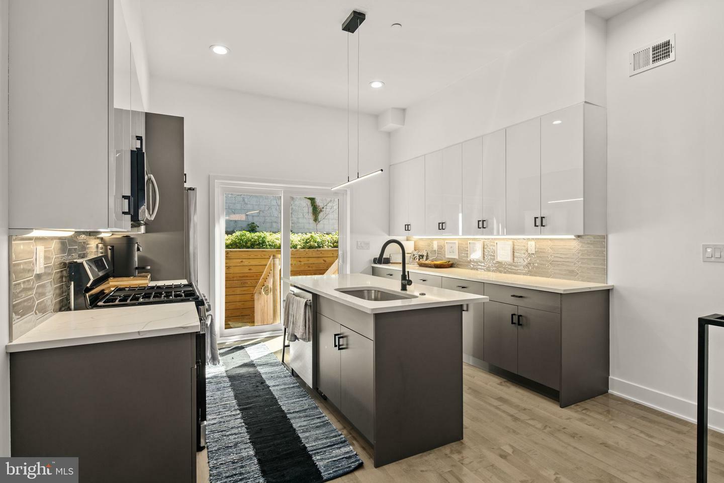 Property Photo:  2557 Tulip Street  PA 19125 