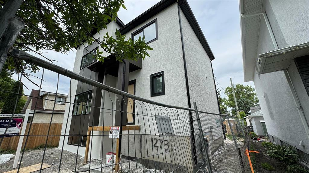 Photo de la propriété:  1273 Manitoba Avenue  MB R2X 0K8 