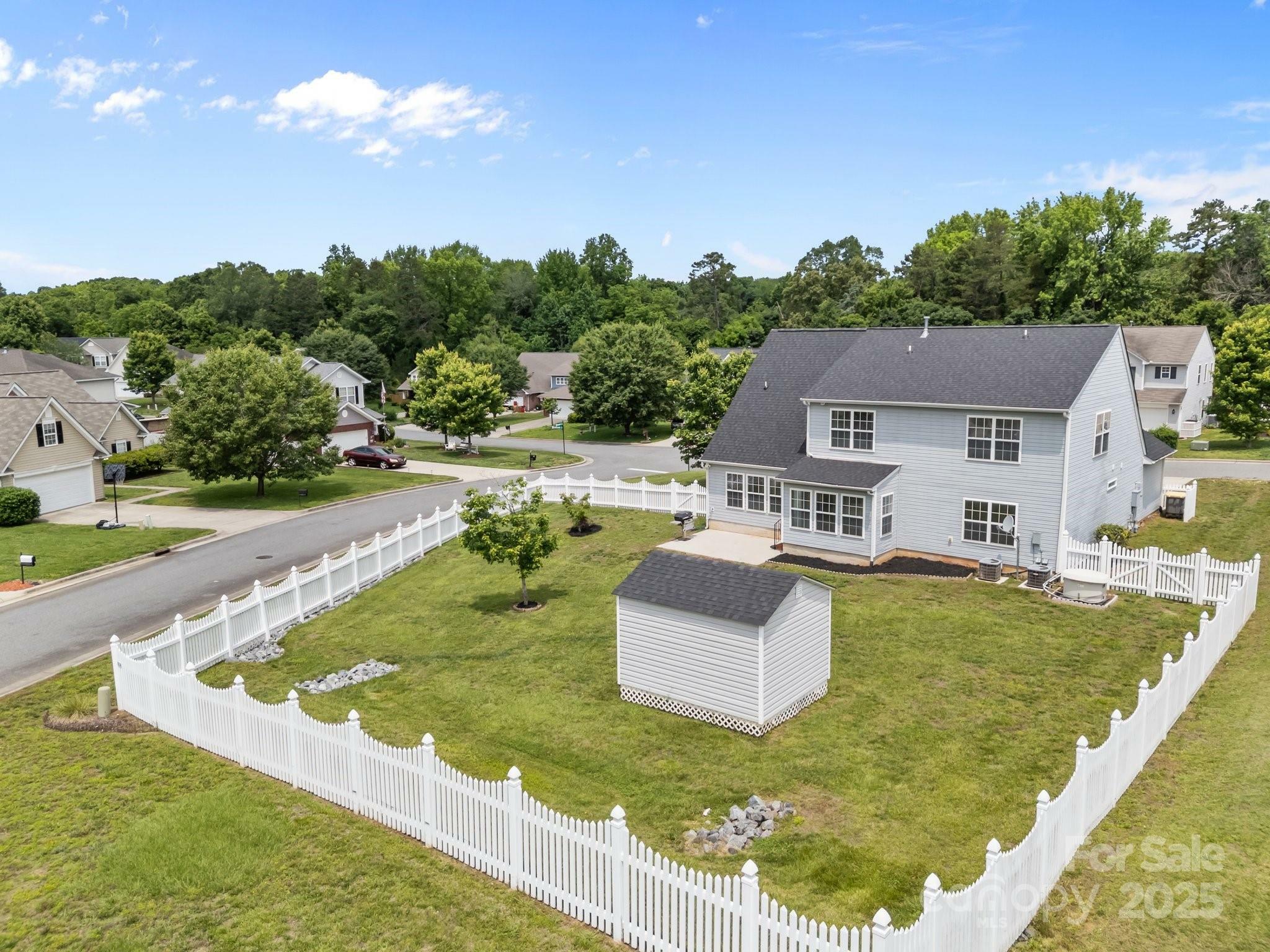 Property Photo: 423 Courtland Court NC 28081