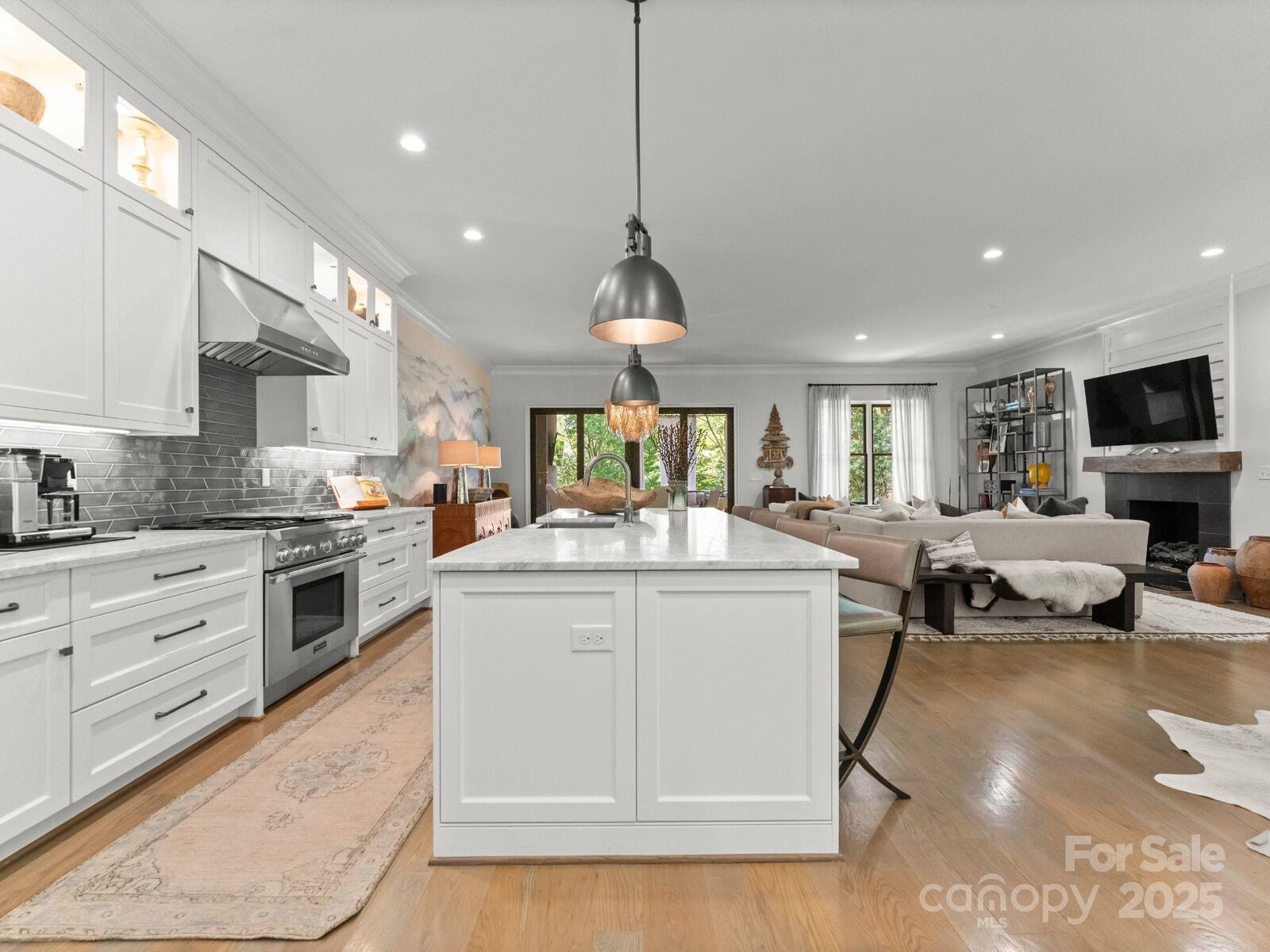 Property Photo: 1160 S Kings Drive NC 28207