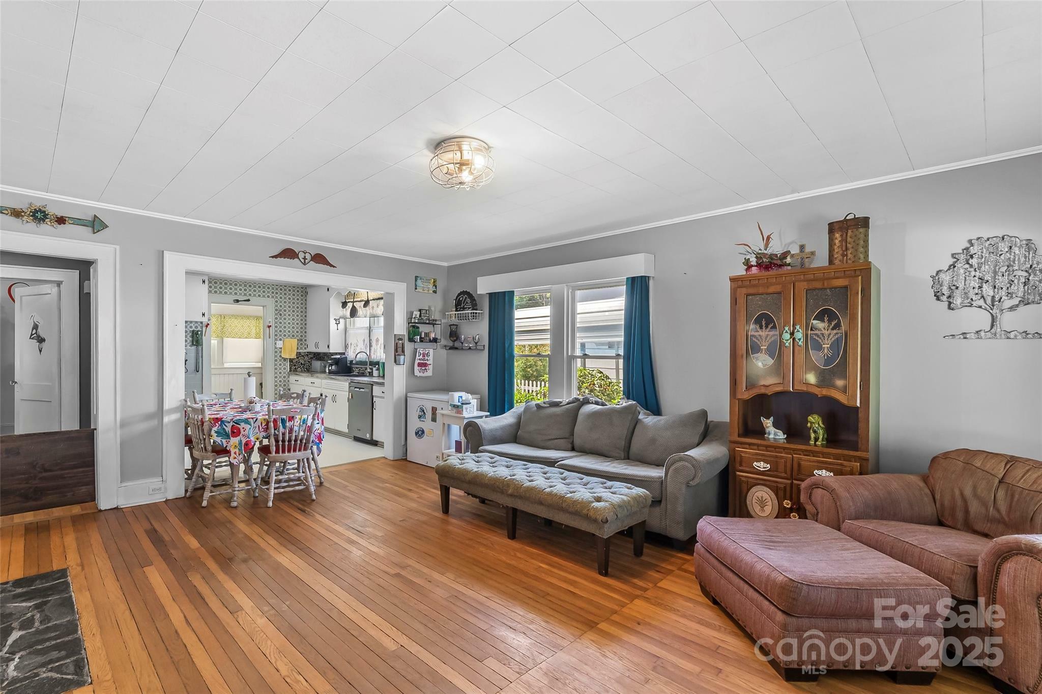 Property Photo:  302 North Street  NC 28655 