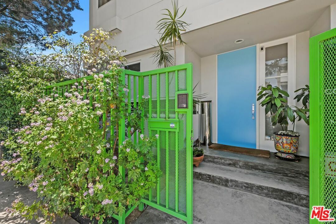 Property Photo: 1314 Cabrillo Ave CA 90291