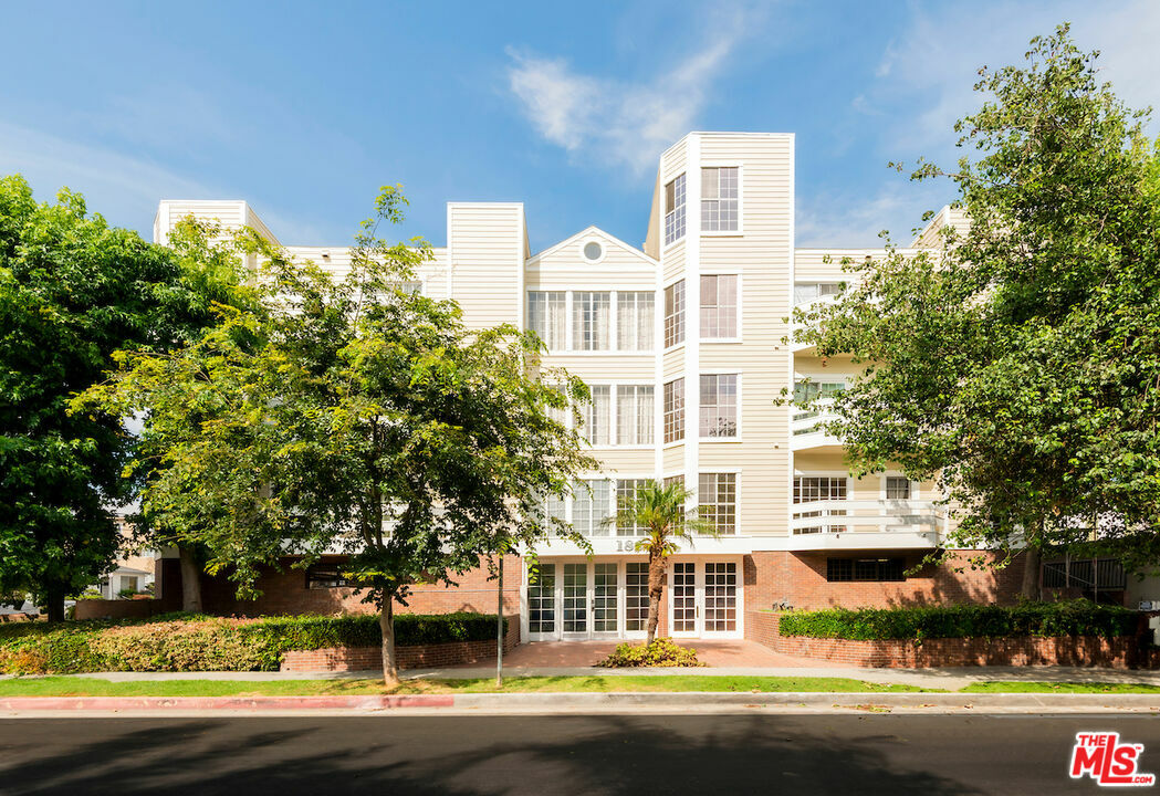 Property Photo: 1800 Butler Ave CA 90025