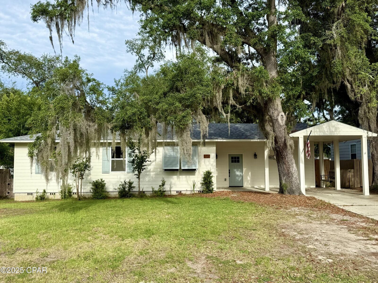 Property Photo: 105 N Cove Lane FL 32401