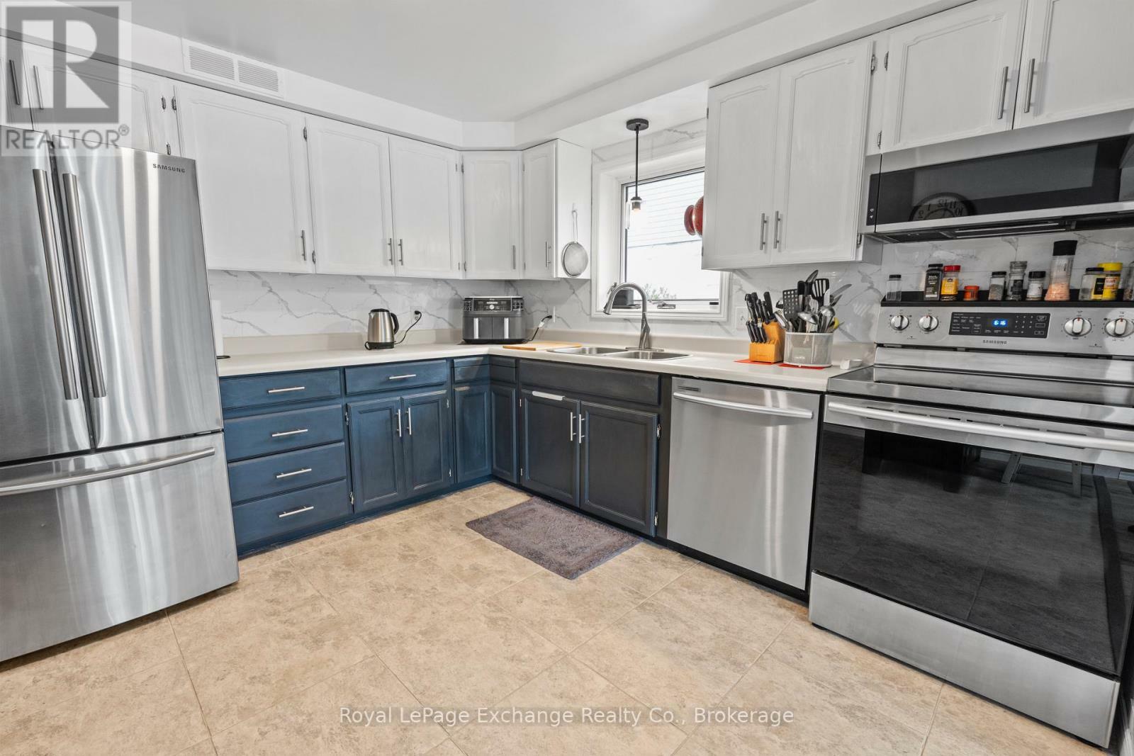 Property Photo: 586 McGaw Drive ON N2Z 1V4