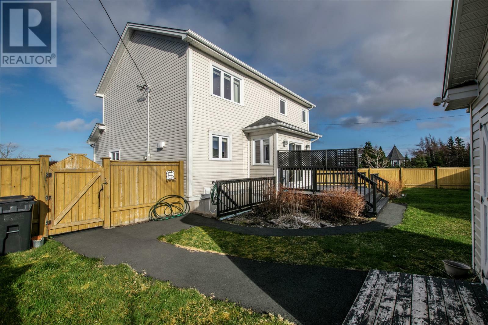 Photo de la propriété: 72 Blue Puttee Drive NL A1A 0A4