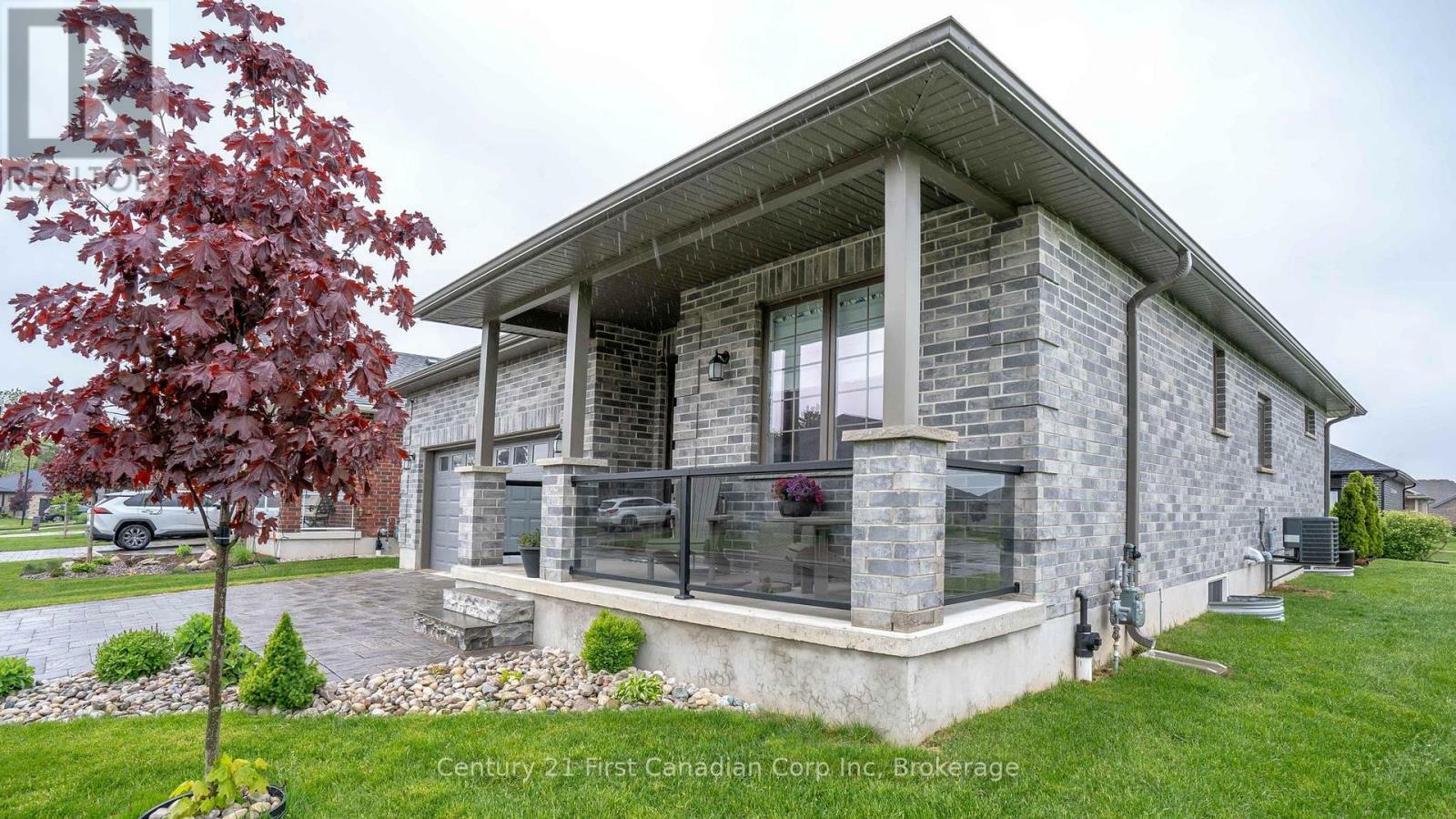 Property Photo: 121 Robin Ridge Drive 35 ON L0L 1B0
