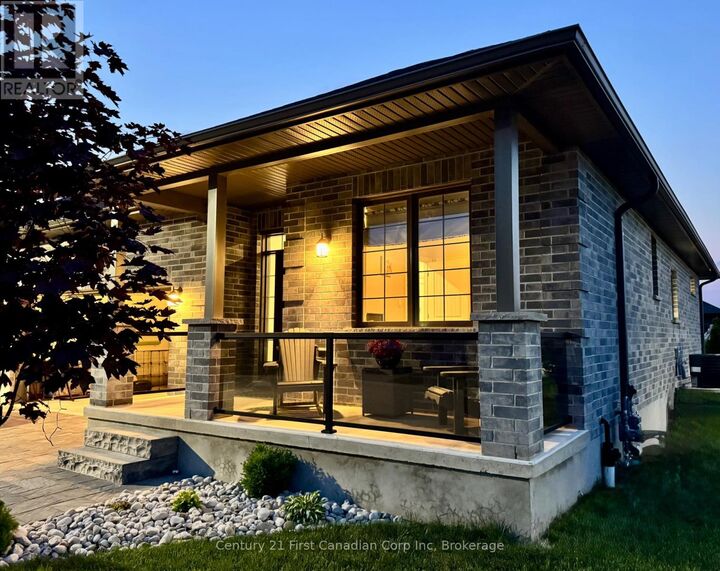 Property Photo: 121 Robin Ridge Drive 35 ON L0L 1B0