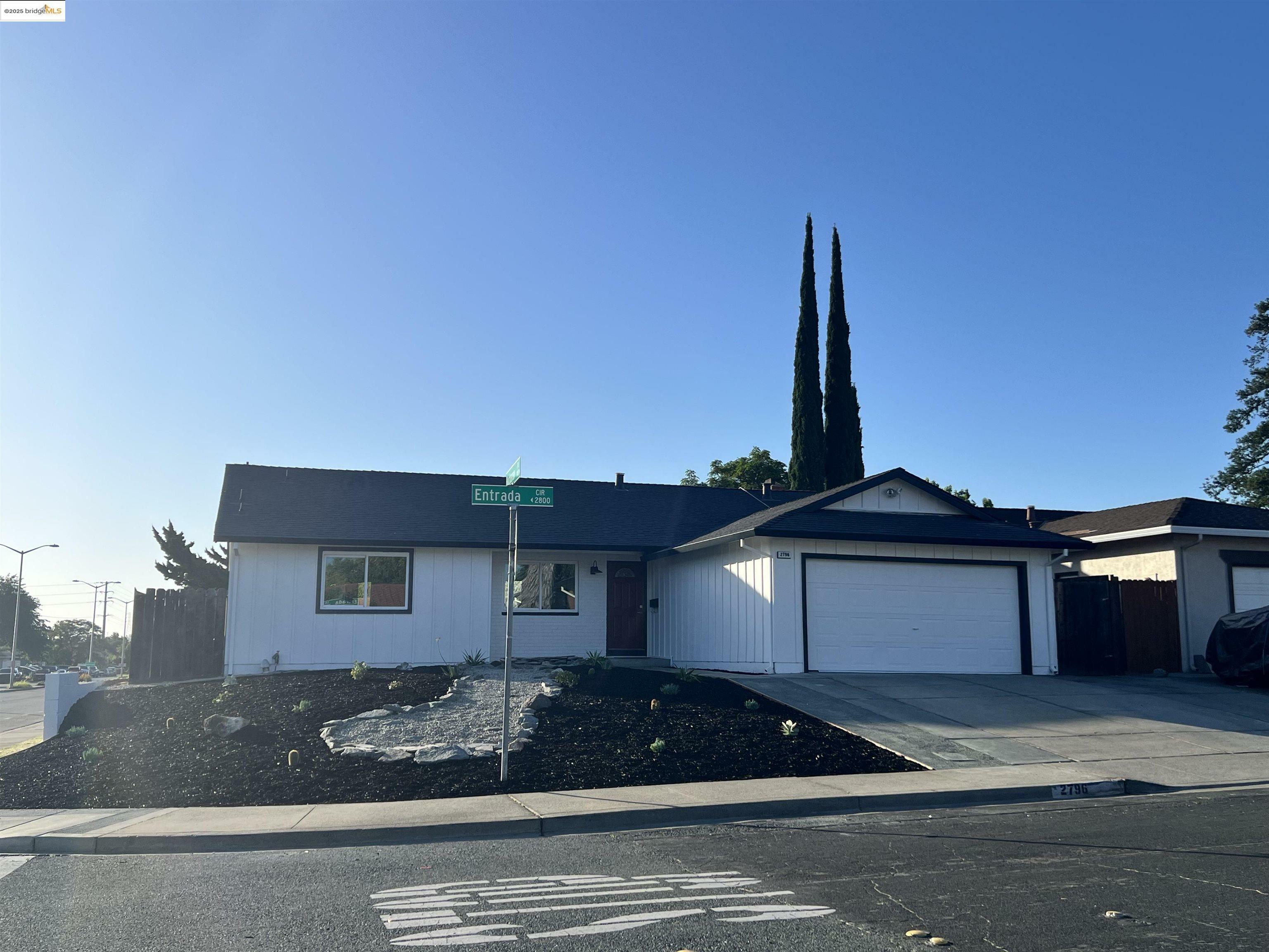 Property Photo: 2796 Entrada Cir CA 94509