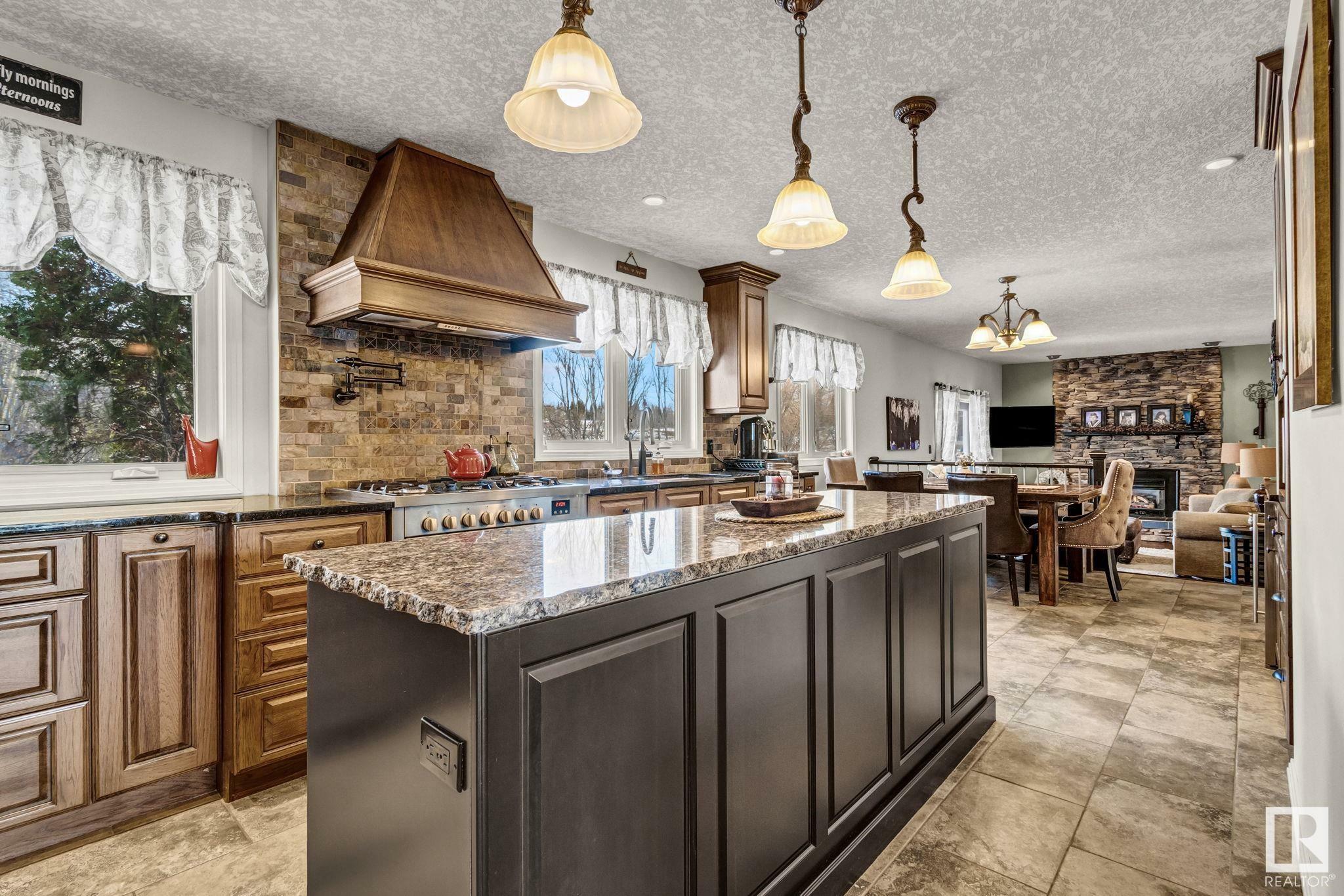 Property Photo:  14-54006 Rge Rd 274  AB T7X 3S8 