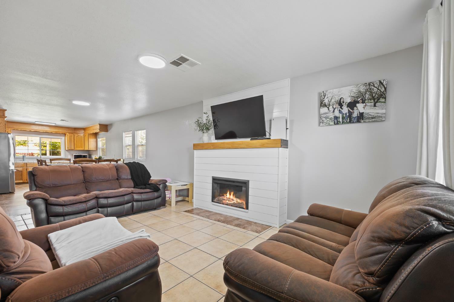Property Photo:  107 E Mountain View  CA 93257 