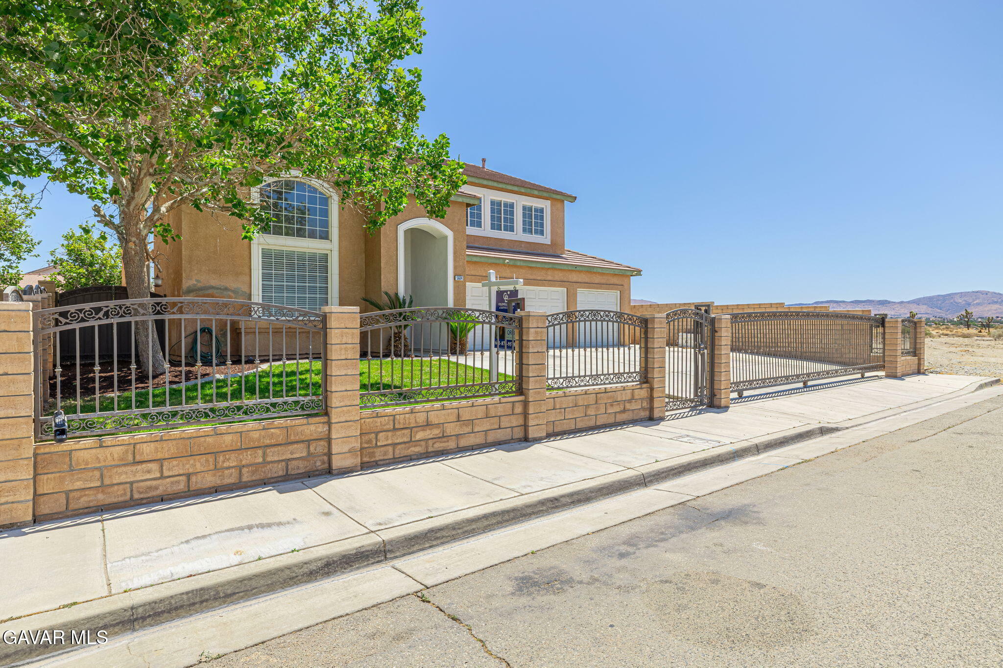 Property Photo: 5604 Kingman Drive CA 93552