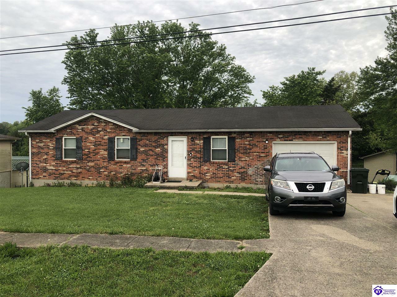 Property Photo: 1469 Kingswood Way KY 40160